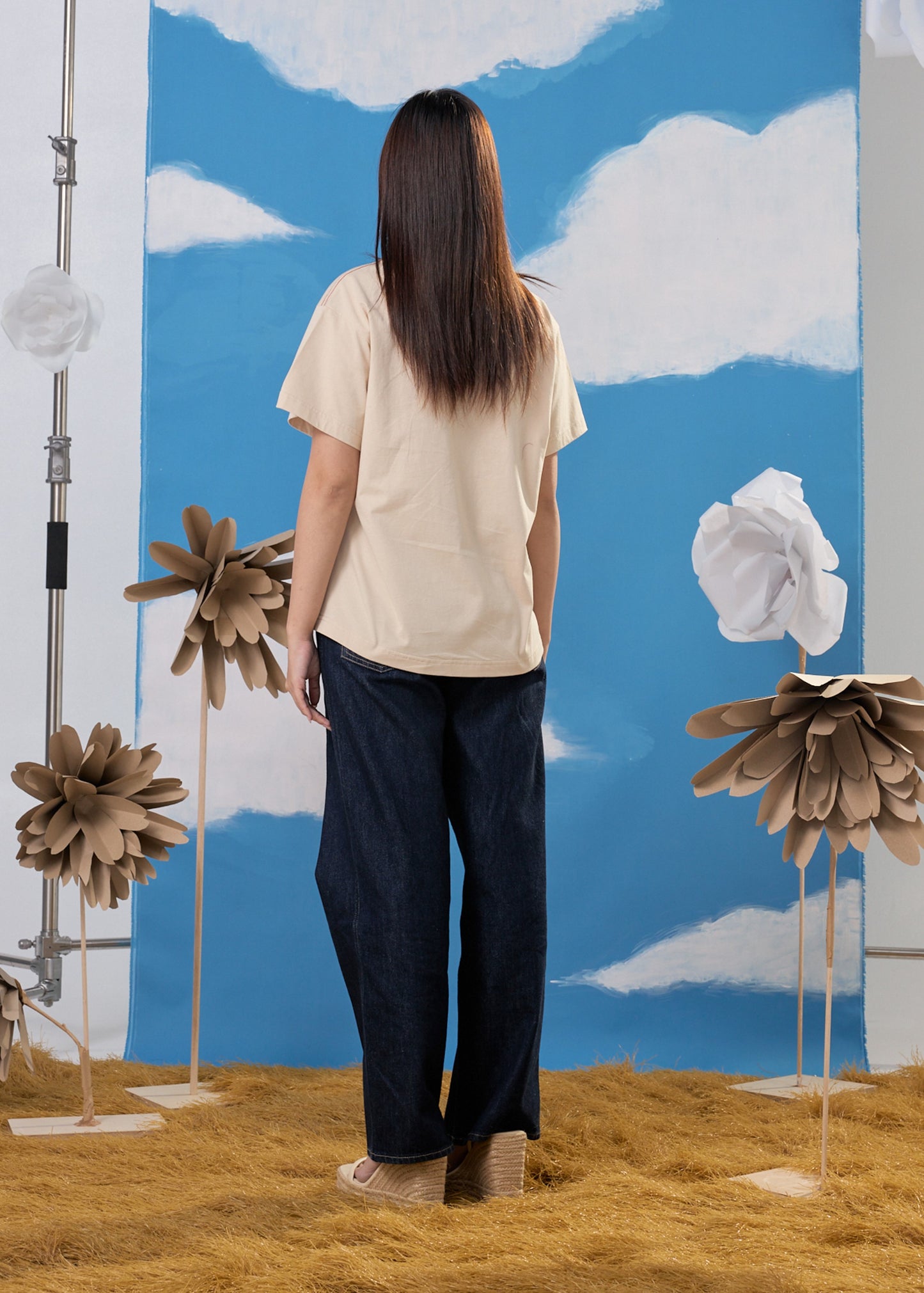 เสื้อโปโลแขนสั้นสีครีมทรงโอเวอร์ไซส์ฟิตปกลายริ้ว