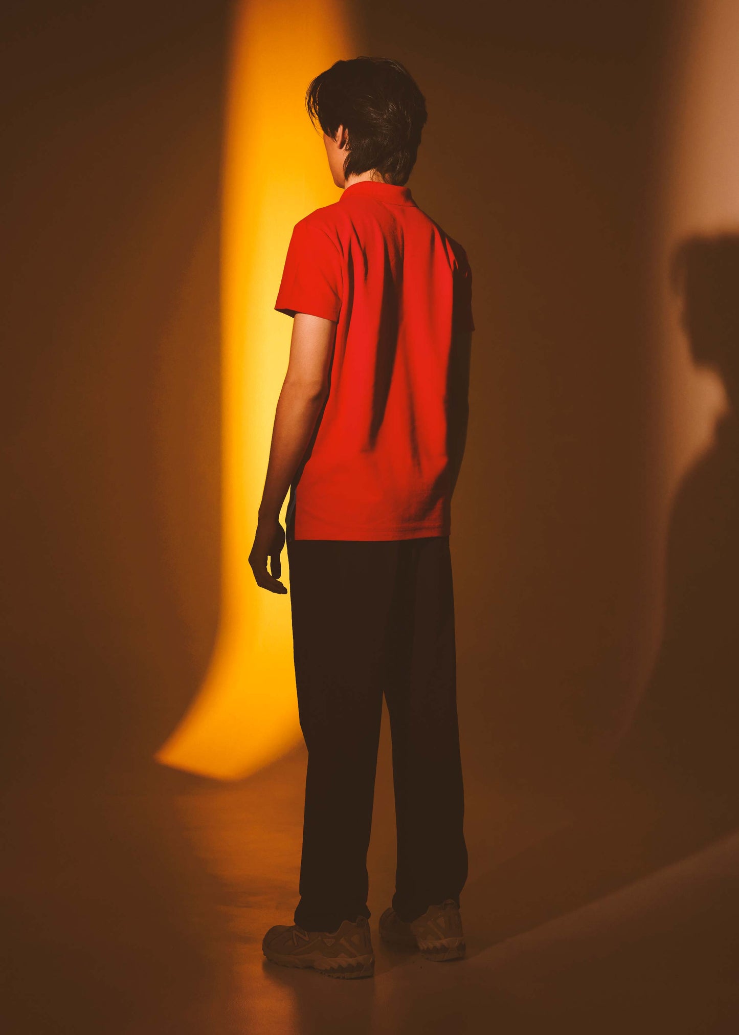 เสื้อโปโลสีแดงลาวาคัลเลอร์บล็อคทรงคัสตอมฟิตพร้อมสาบซิป