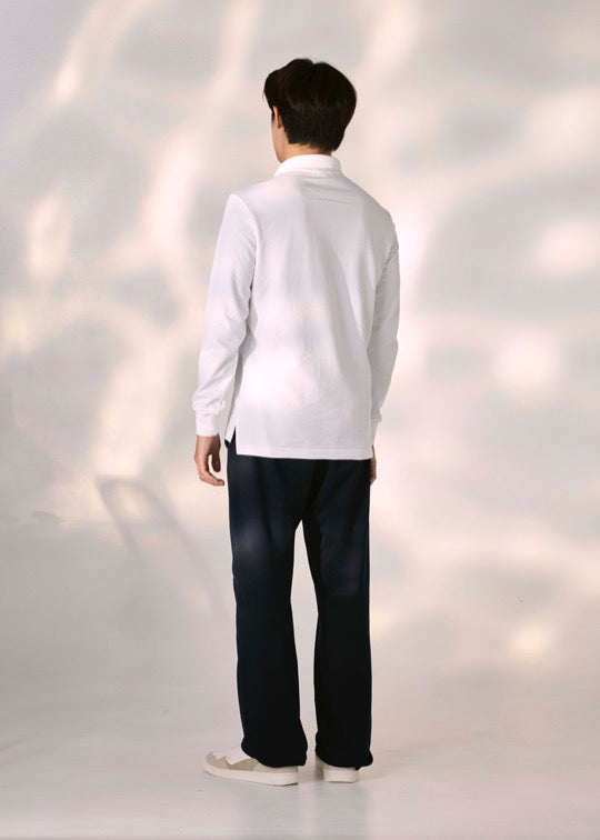 เสื้อโปโลแขนยาวสีขาวทรงคัสตอมฟิตพร้อมลายปัก