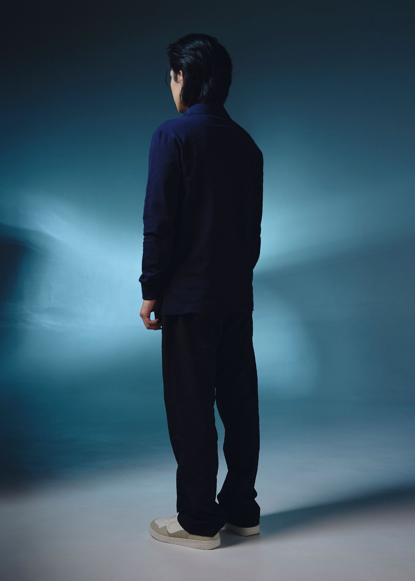 เสื้อโปโลแขนยาวทรงคัสตอมฟิตสีกรม