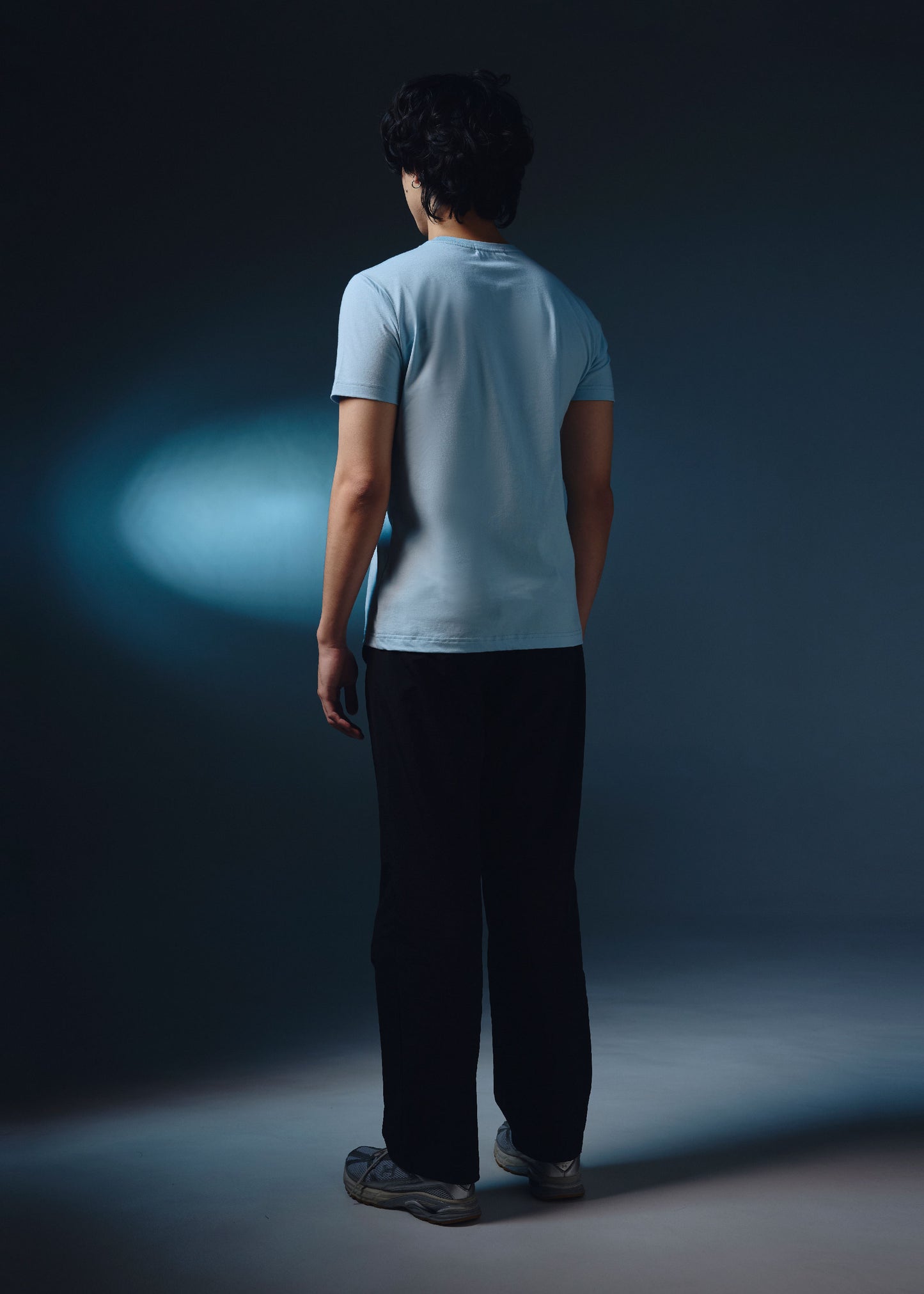 เสื้อยืดคอกลมสีสตาร์ไลท์บลูทรงคัสตอมฟิต