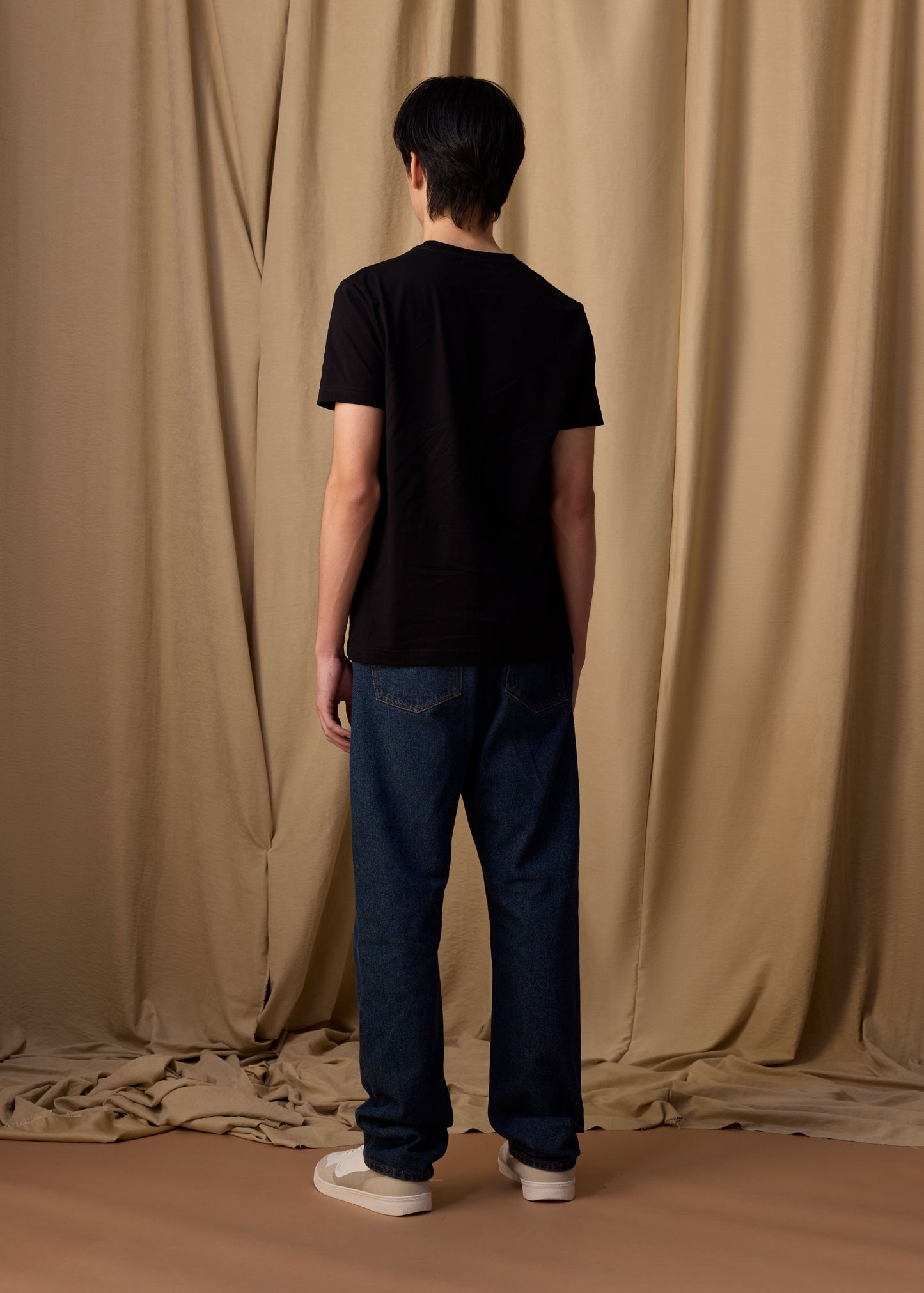 BLACK CUSTOM FIT CREW NECK SHORT SLEEVE T-SHIRT WITH GRAPHIC PRINT