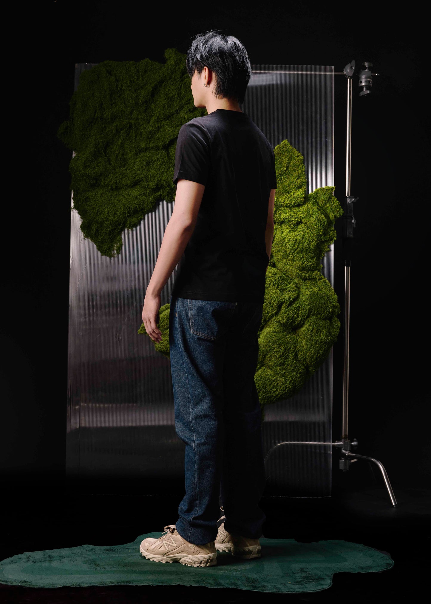 BLACK CUSTOM FIT CREW NECK SHORT SLEEVE T-SHIRT WITH GRAPHIC PRINT