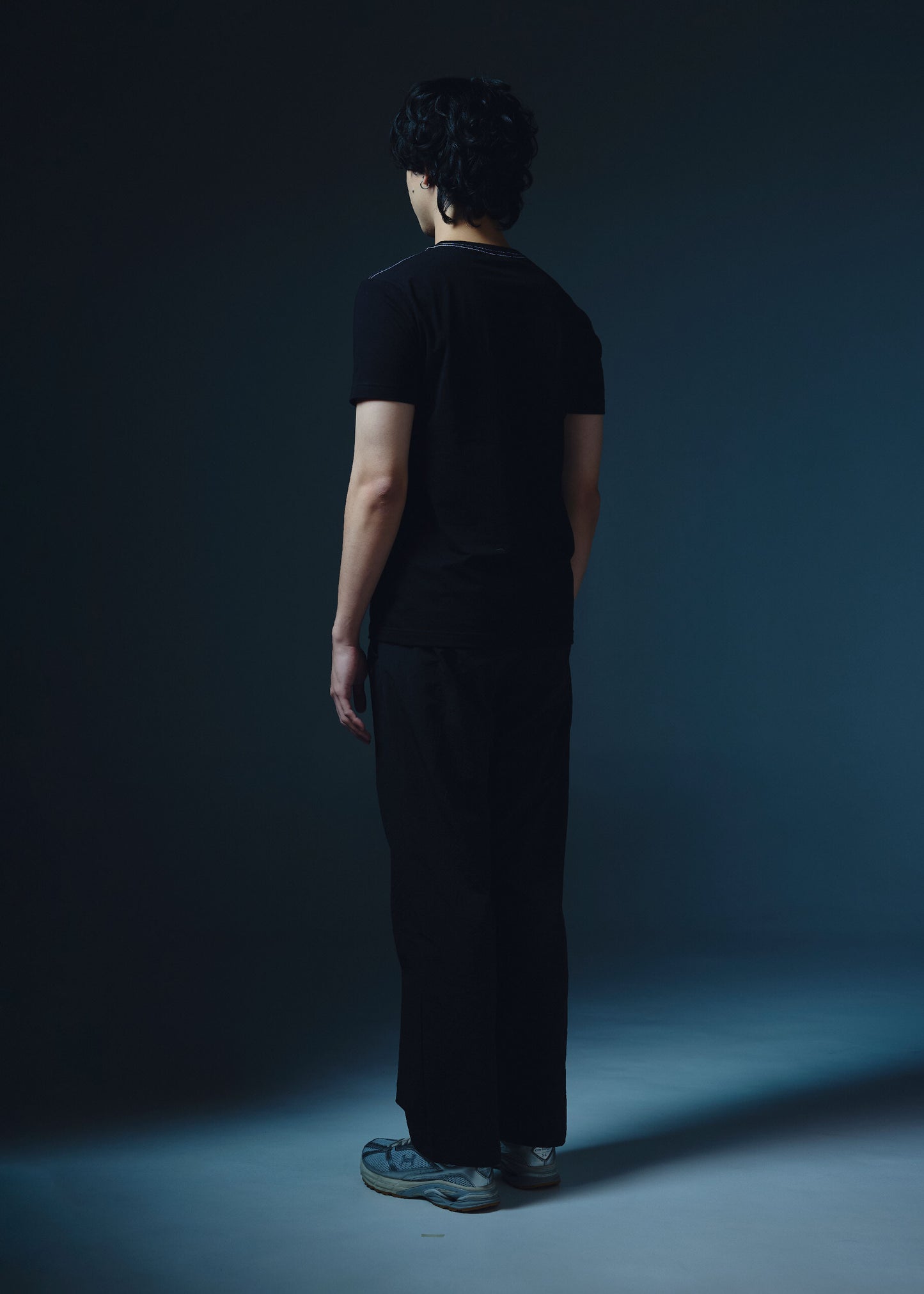 BLACK CUSTOM FIT CREW NECK SHORT SLEEVE T-SHIRT WITH GRAPHIC PRINT