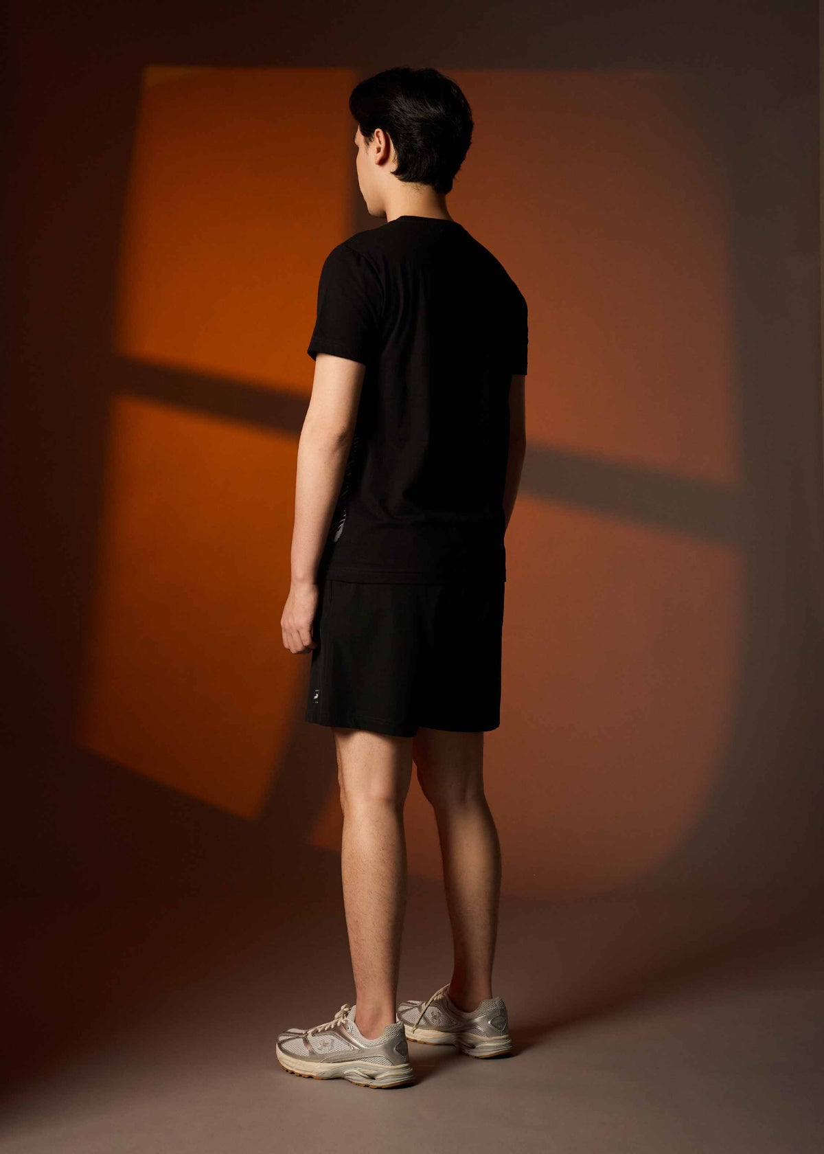 BLACK CUSTOM FIT CREW NECK SHORT SLEEVE T-SHIRT WITH GRAPHIC PRINT