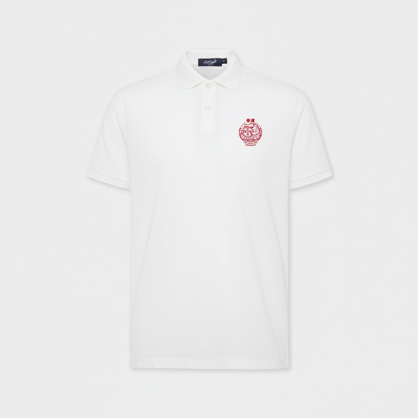 เสื้อโปโลทรงคัสตอมฟิตสีขาวพร้อมพร้อมลายปัก