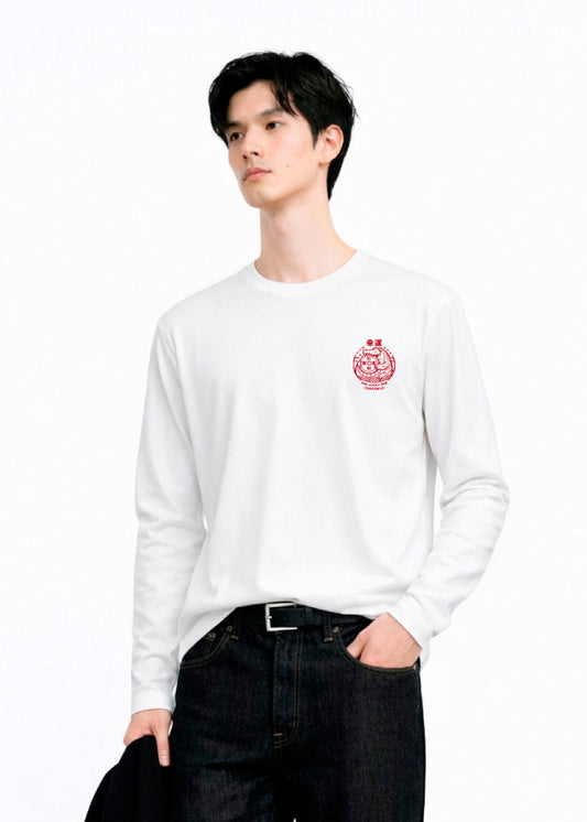 เสื้อยืดคอกลมแขนยาวสีขาวทรงคัสตอมฟิตพร้อมลายปัก