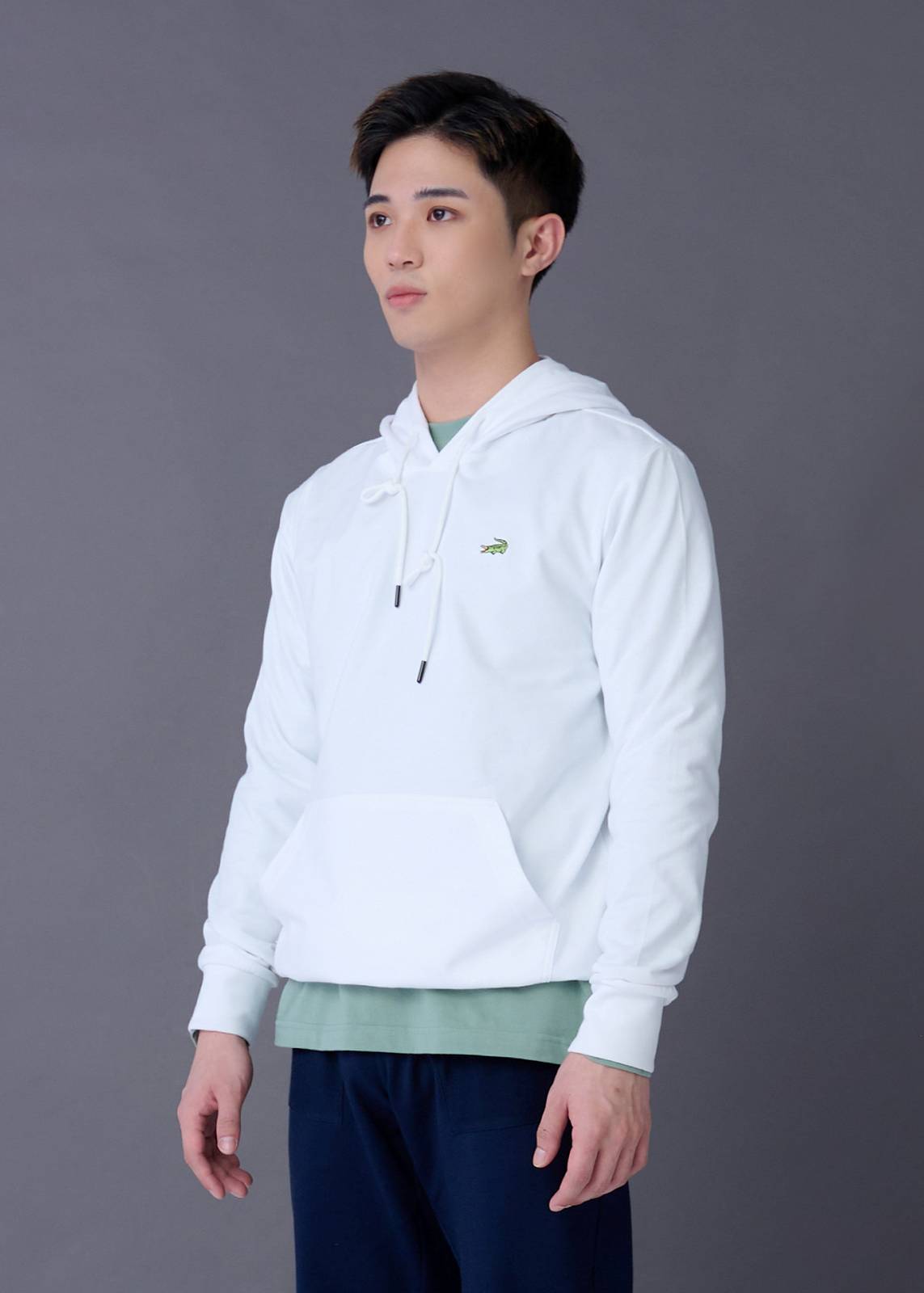 ฮู้ดดี้สีขาวทรงคัสตอมฟิต