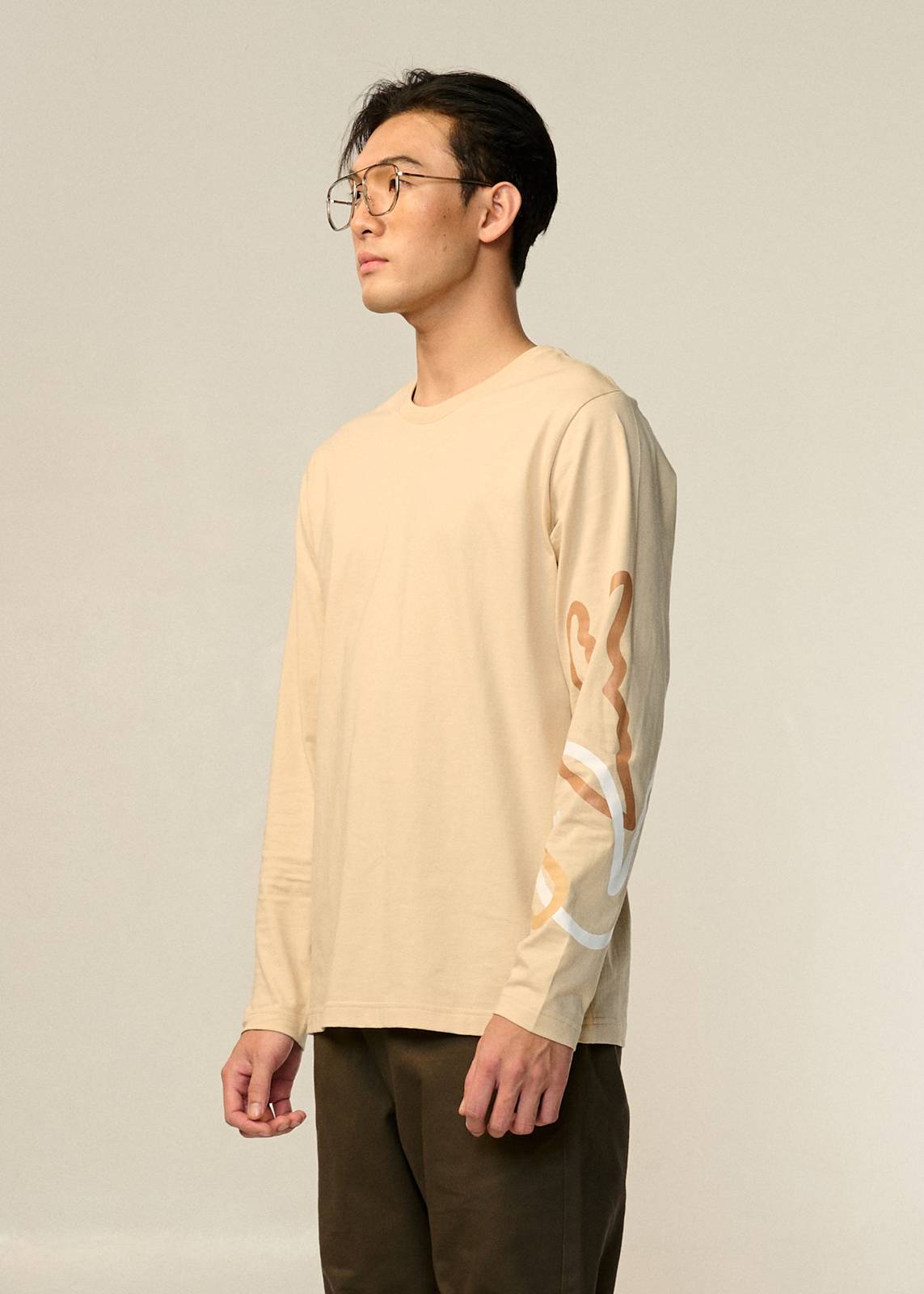 ENHANCED NEUTRALS CUSTOM FIT CREW NECK LONG SLEEVE T-SHIRT WITH GRAPHIC PRINT