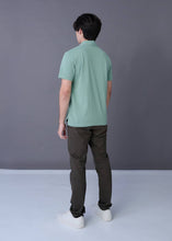 โหลดรูปภาพลงในเครื่องมือใช้ดูของ Gallery เสื้อเชิ้ตคิวบันสีเขียว SAGE LEAF GREEN ทรงคัสตอมฟิต
