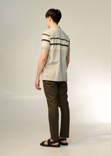 โหลดรูปภาพลงในเครื่องมือใช้ดูของ Gallery เสื้อโปโลสีเทาลายริ้วทรงเรกูล่าร์ฟิต
