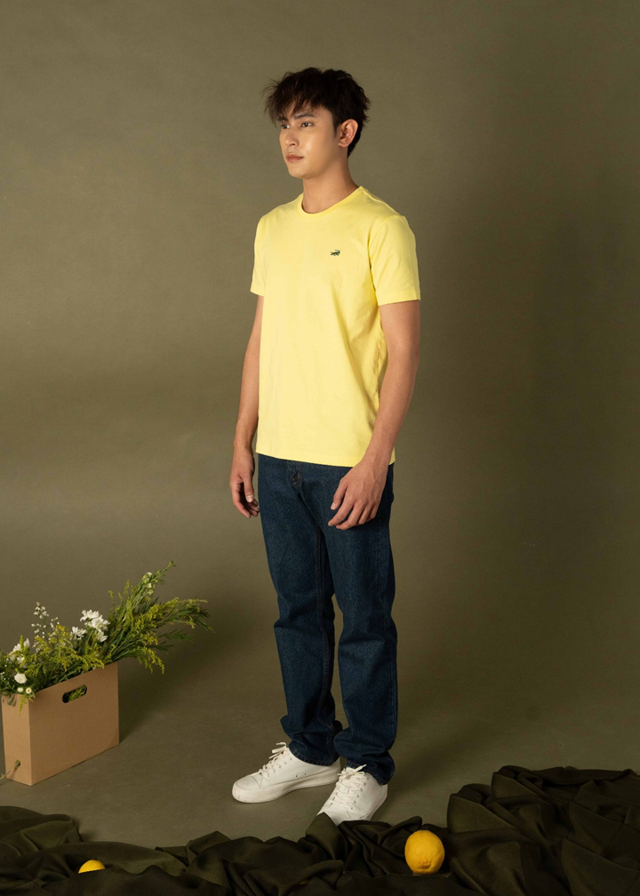 เสื้อยืดคอกลมแขนสั้นสีเหลือง Lemon Drop ทรงคัสตอมฟิต