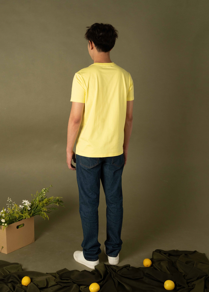 เสื้อยืดคอกลมแขนสั้นสีเหลือง Lemon Drop ทรงคัสตอมฟิต