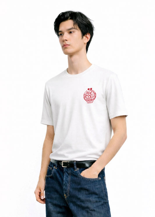 เสื้อยืดคอกลมสีขาวทรงคัสตอมฟิตพร้อมลายปัก