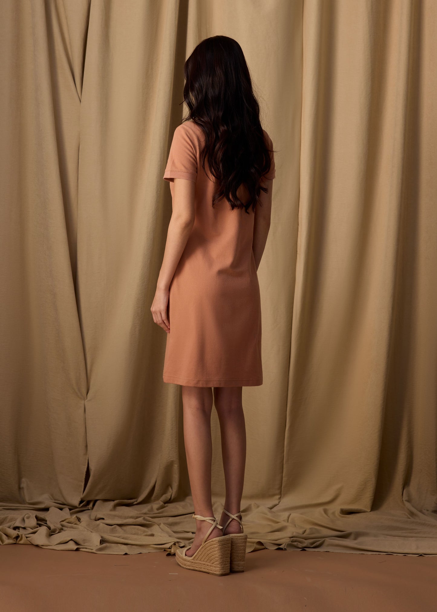 ชุดเดรสสีนำ้ตาลมอคค่ามูส 