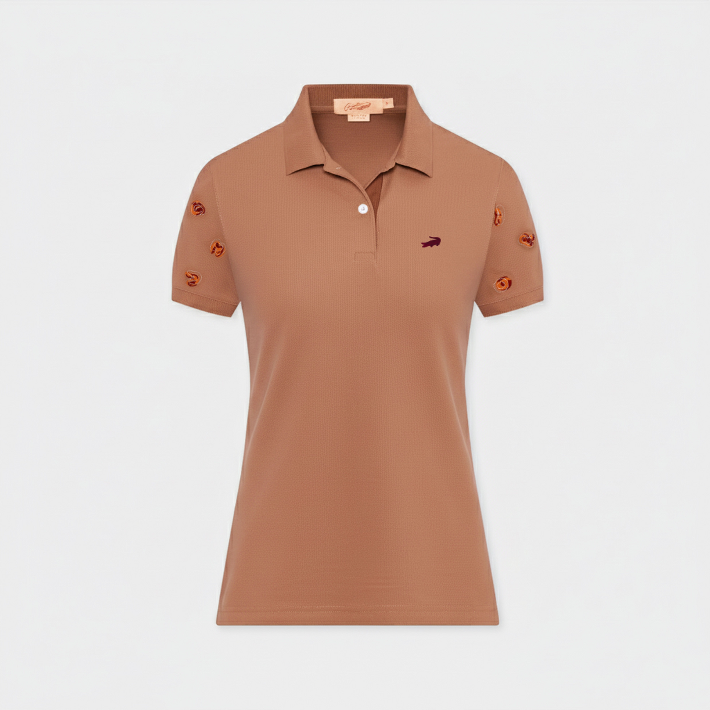 เสื้อโปโลทรงเข้ารูปสีนำ้ตาลมอคค่ามูสพร้อมลายปัก