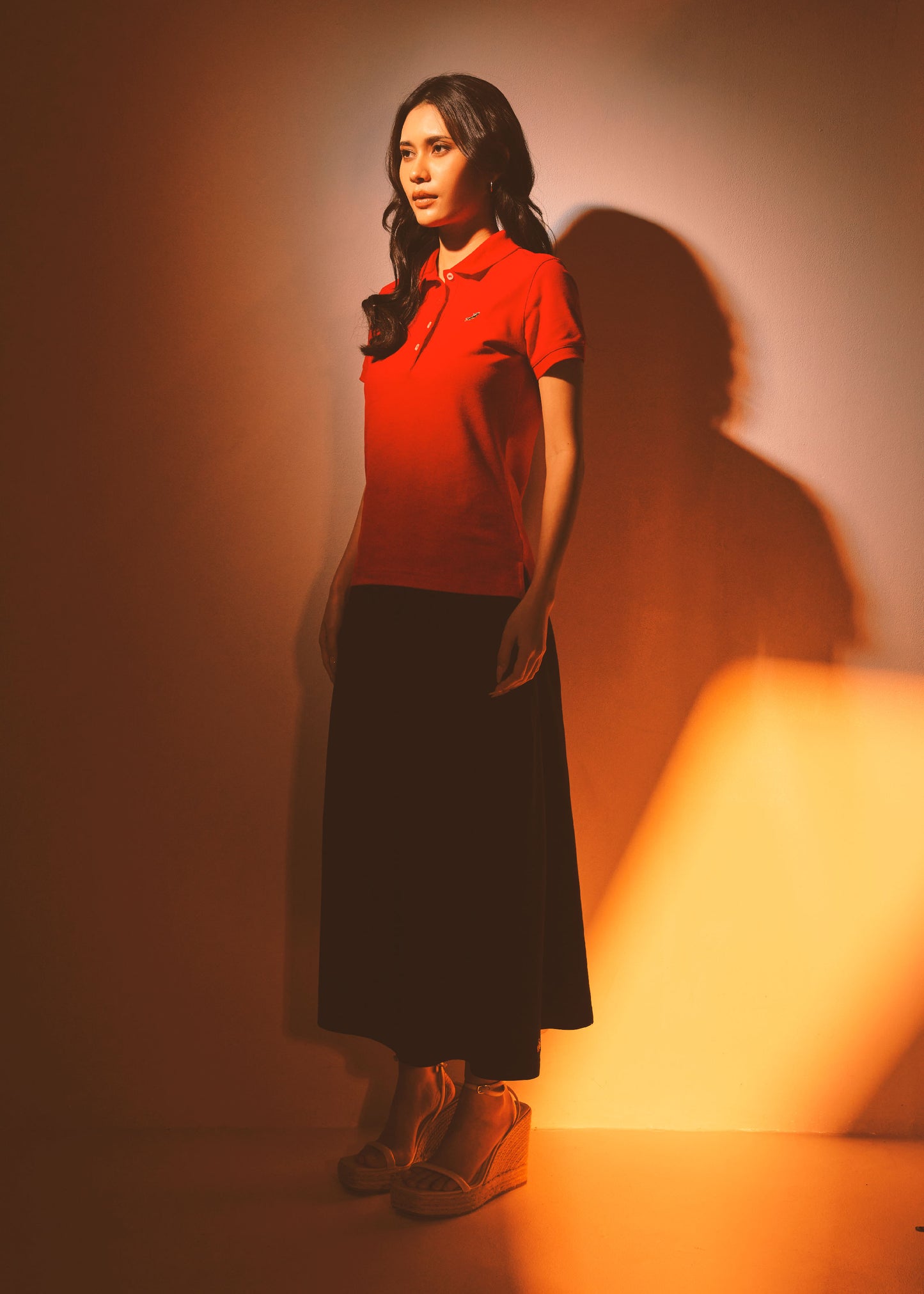 เสื้อโปโลสีแดงลาวาทรงเข้ารูป