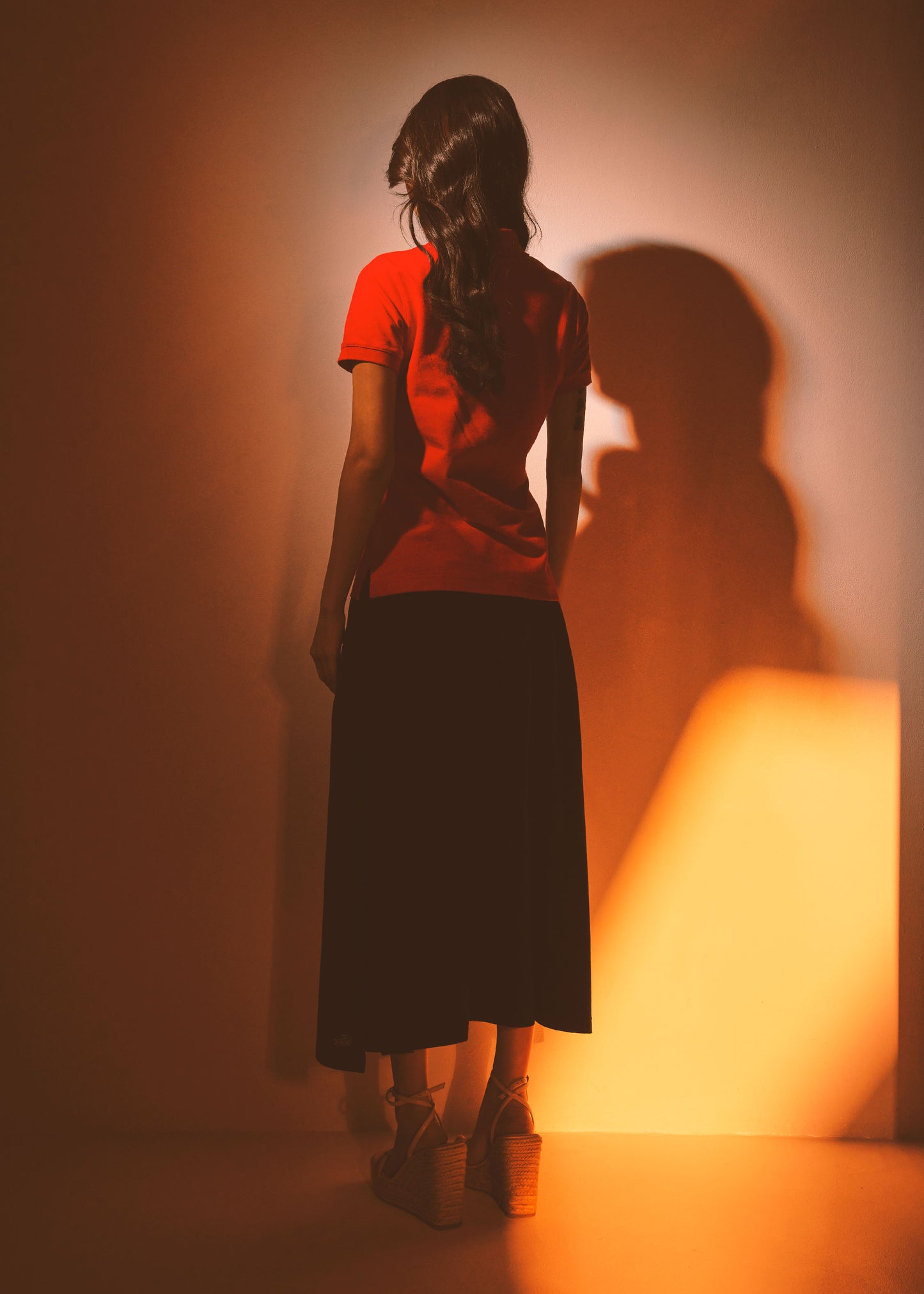 เสื้อโปโลสีแดงลาวาทรงเข้ารูป