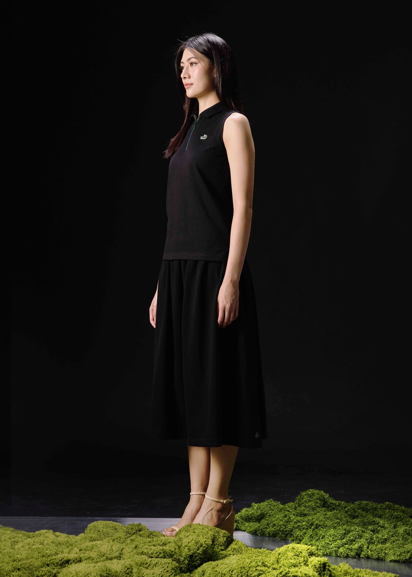 BLACK WOMEN TAPERED FIT SLEEVELESS POLO WITH ZIP PLACKET