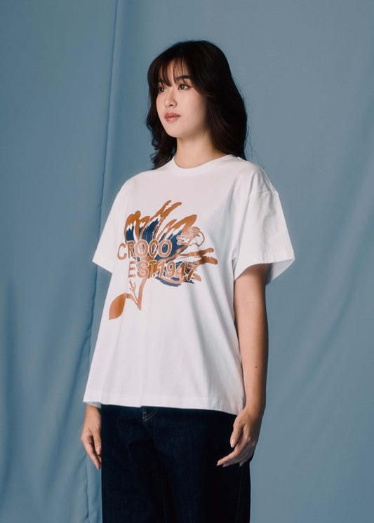 เสื้อยืดคอกลมแขนสั้นสีขาวทรงโอเวอร์ไซส์ฟิตพร้อมลายกราฟฟิก