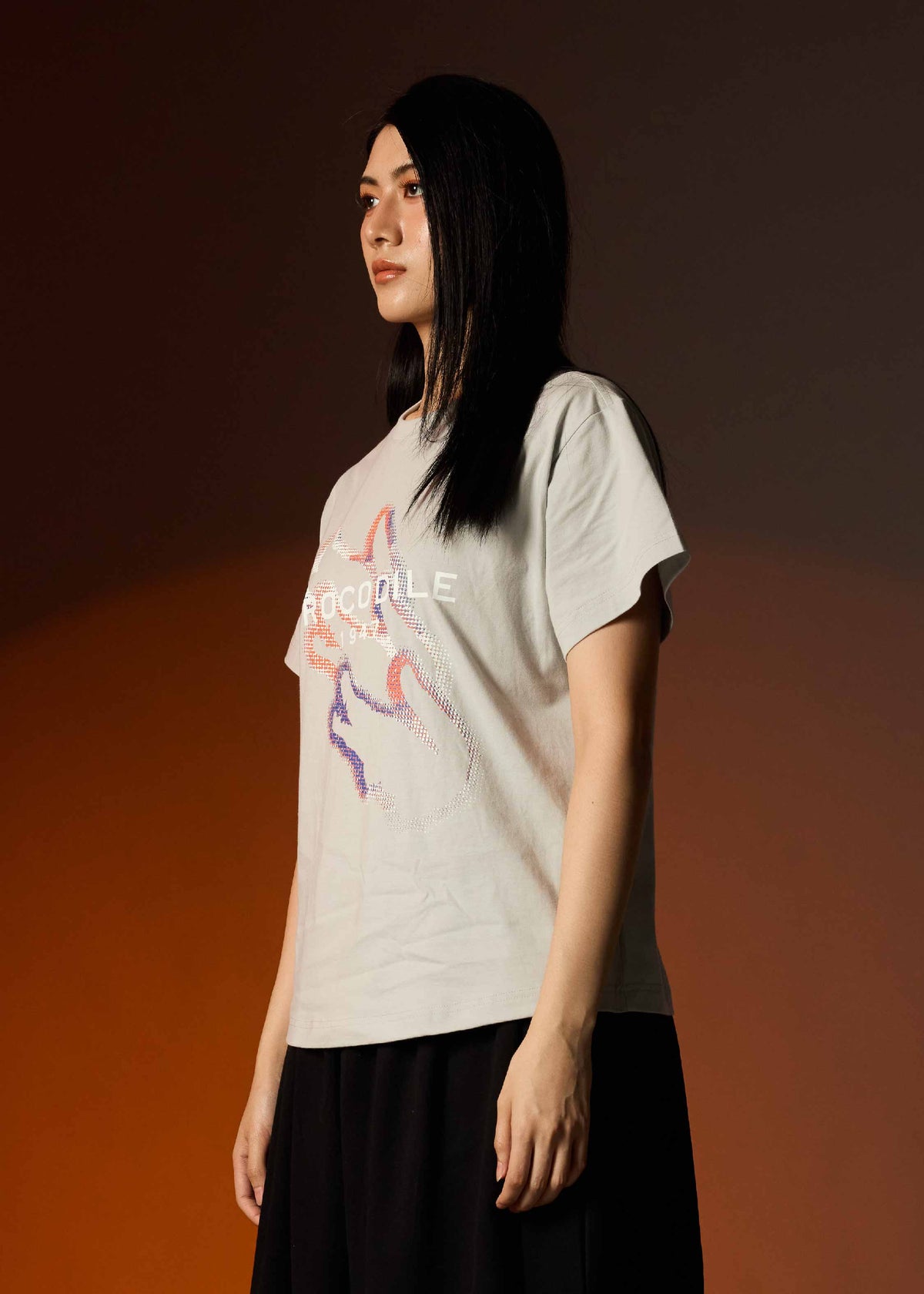 เสื้อยืดคอกลมแขนสั้นสีเทาทรงโอเวอร์ไซส์ฟิตพร้อมลายกราฟฟิก