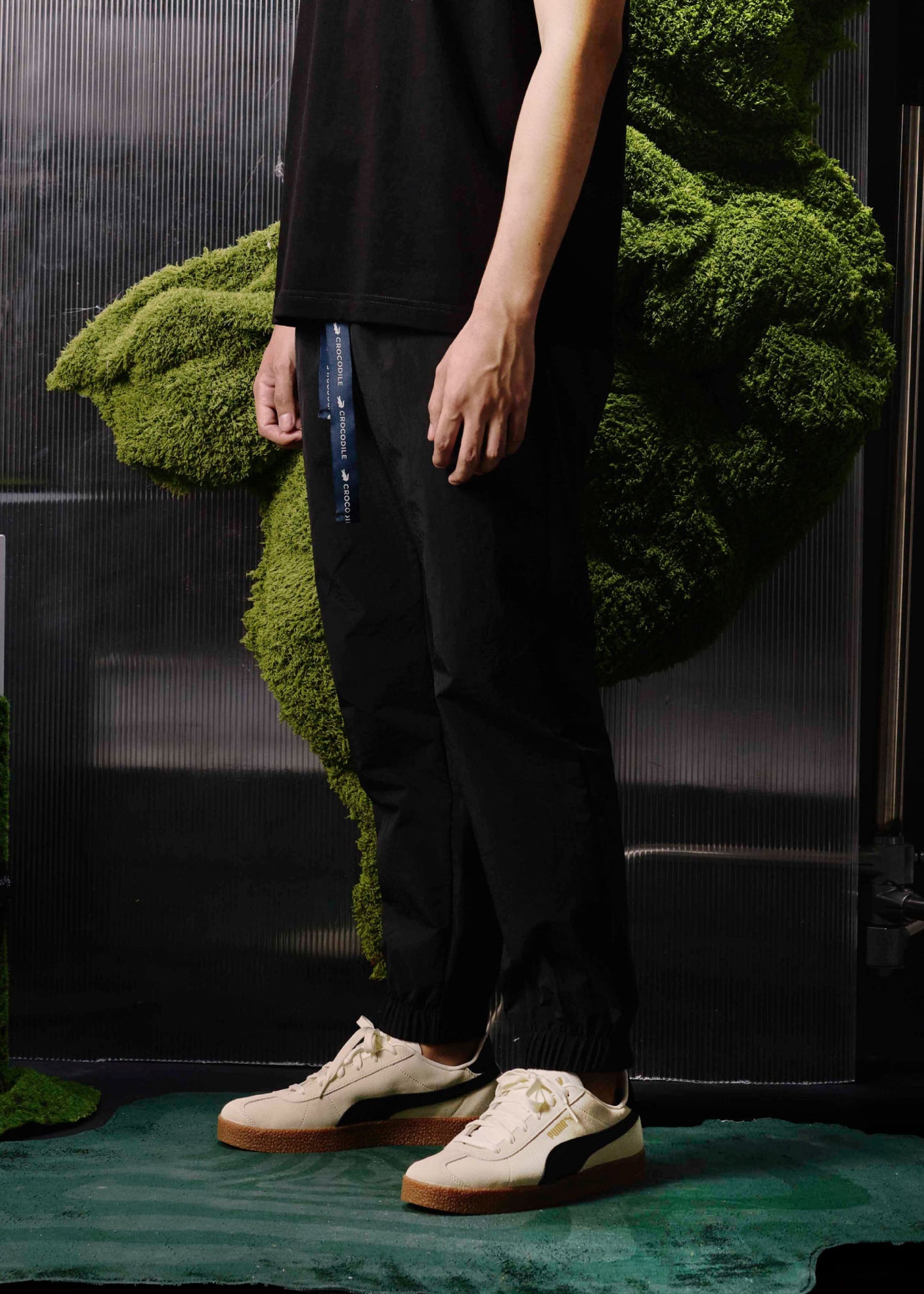 BLACK TRACKPANT WITH BRANDED TAPE DRAWSTRING