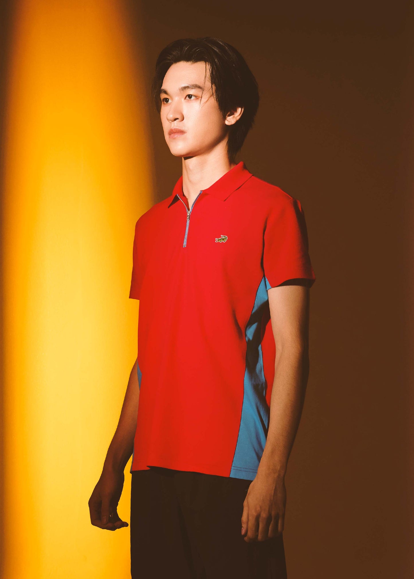 เสื้อโปโลสีแดงลาวาคัลเลอร์บล็อคทรงคัสตอมฟิตพร้อมสาบซิป