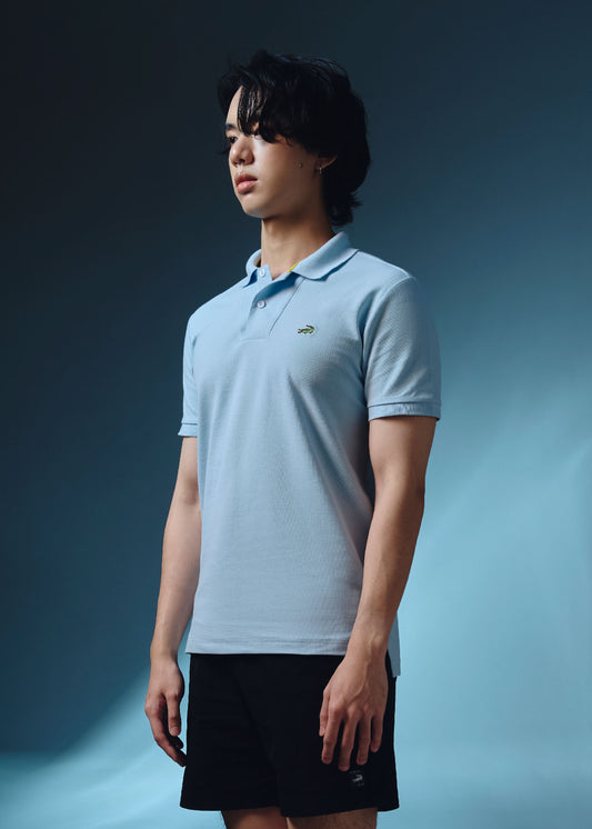 เสื้อโปโลทรงคัสตอมฟิตสีสตาร์ไลท์บลูพร้อมดีเทลสาบ