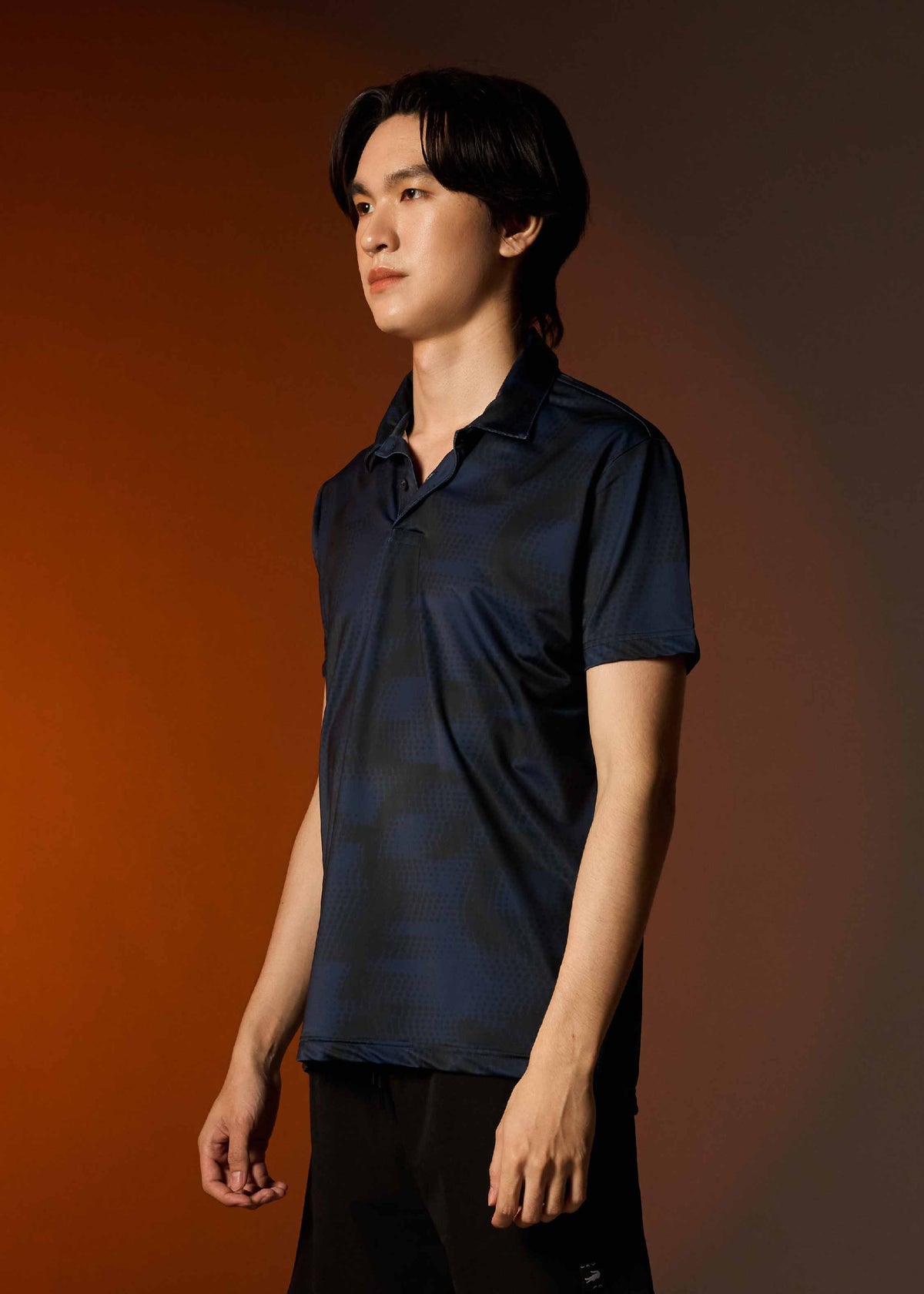 เสื้อโปโลทรงคัสตอมฟิตสีกรมพิมพ์ลาย