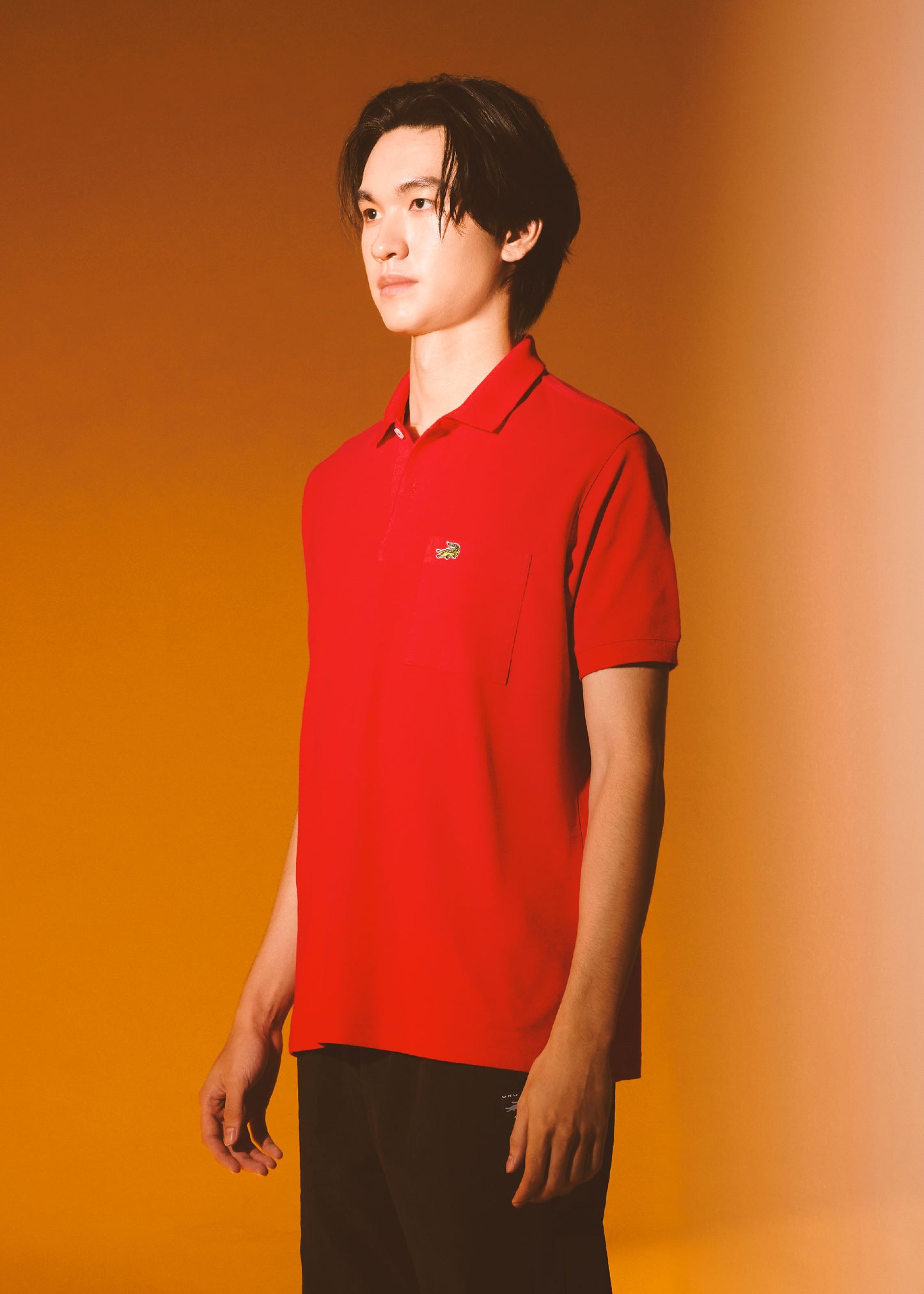 เสื้อโปโลสีแดงลาวาทรงเรกูล่าร์ฟิตพร้อมกระเป๋า