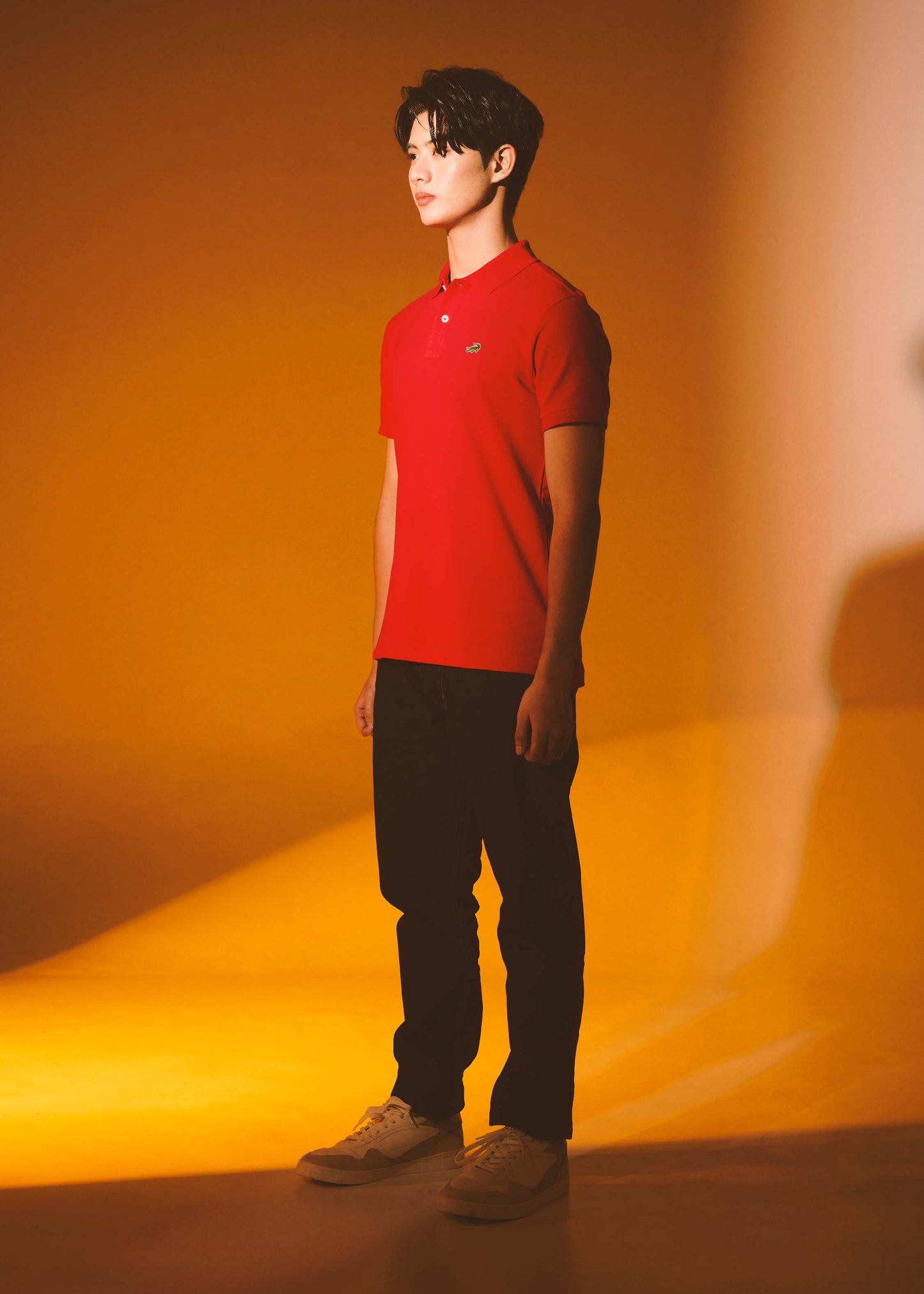 เสื้อโปโลสีแดงลาวาทรงสลิมฟิต