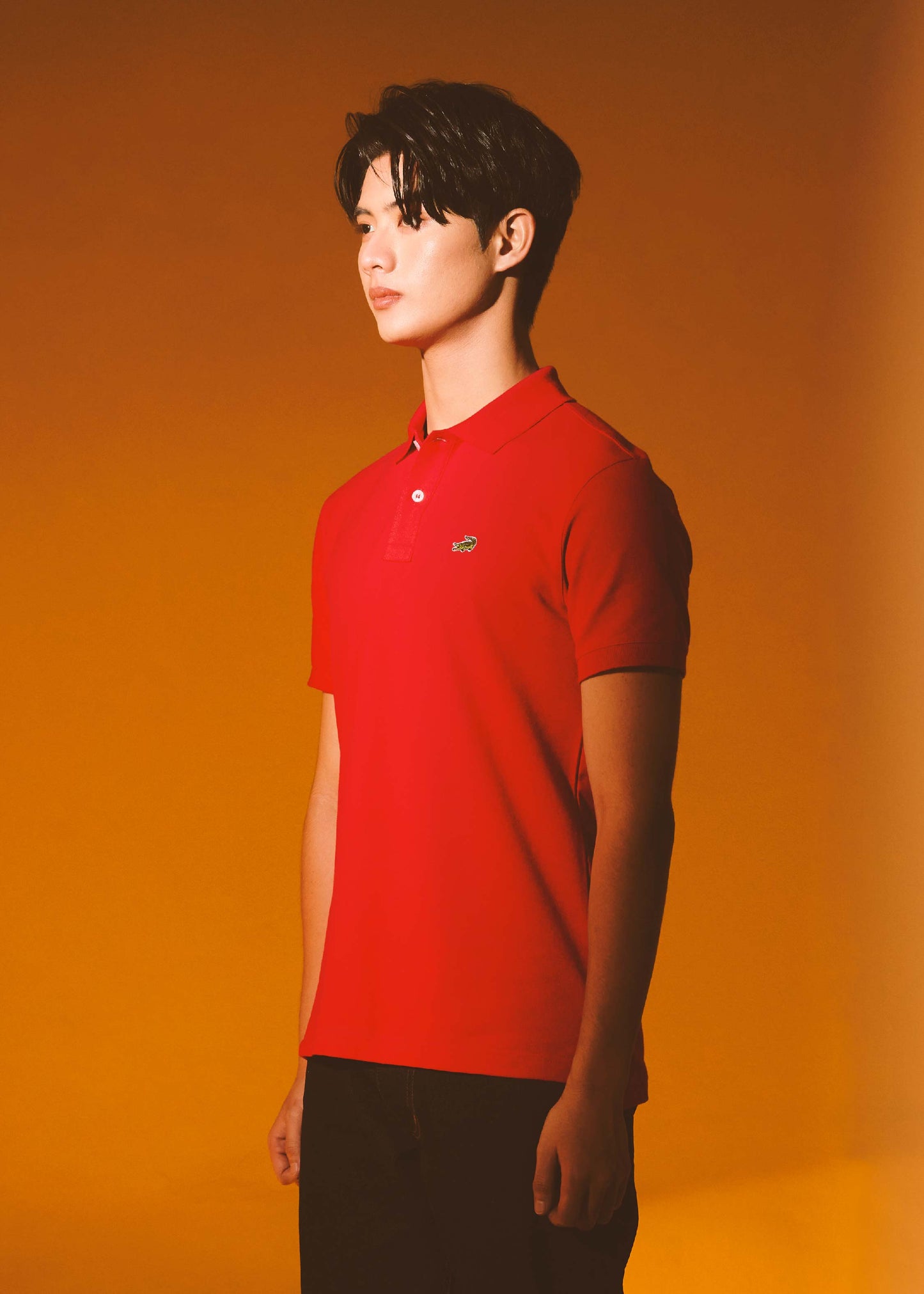 เสื้อโปโลสีแดงลาวาทรงสลิมฟิต