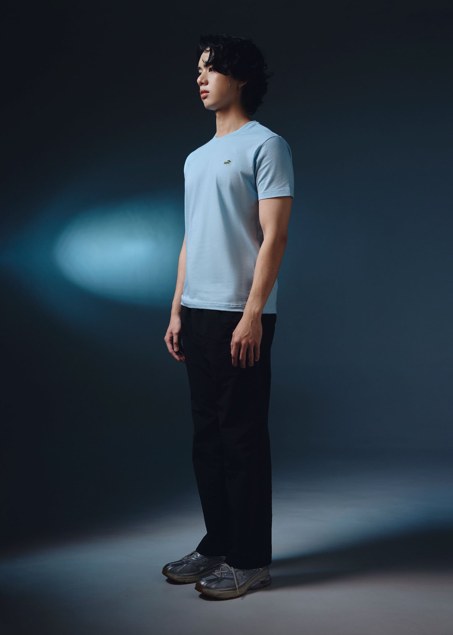 เสื้อยืดคอกลมสีสตาร์ไลท์บลูทรงคัสตอมฟิต