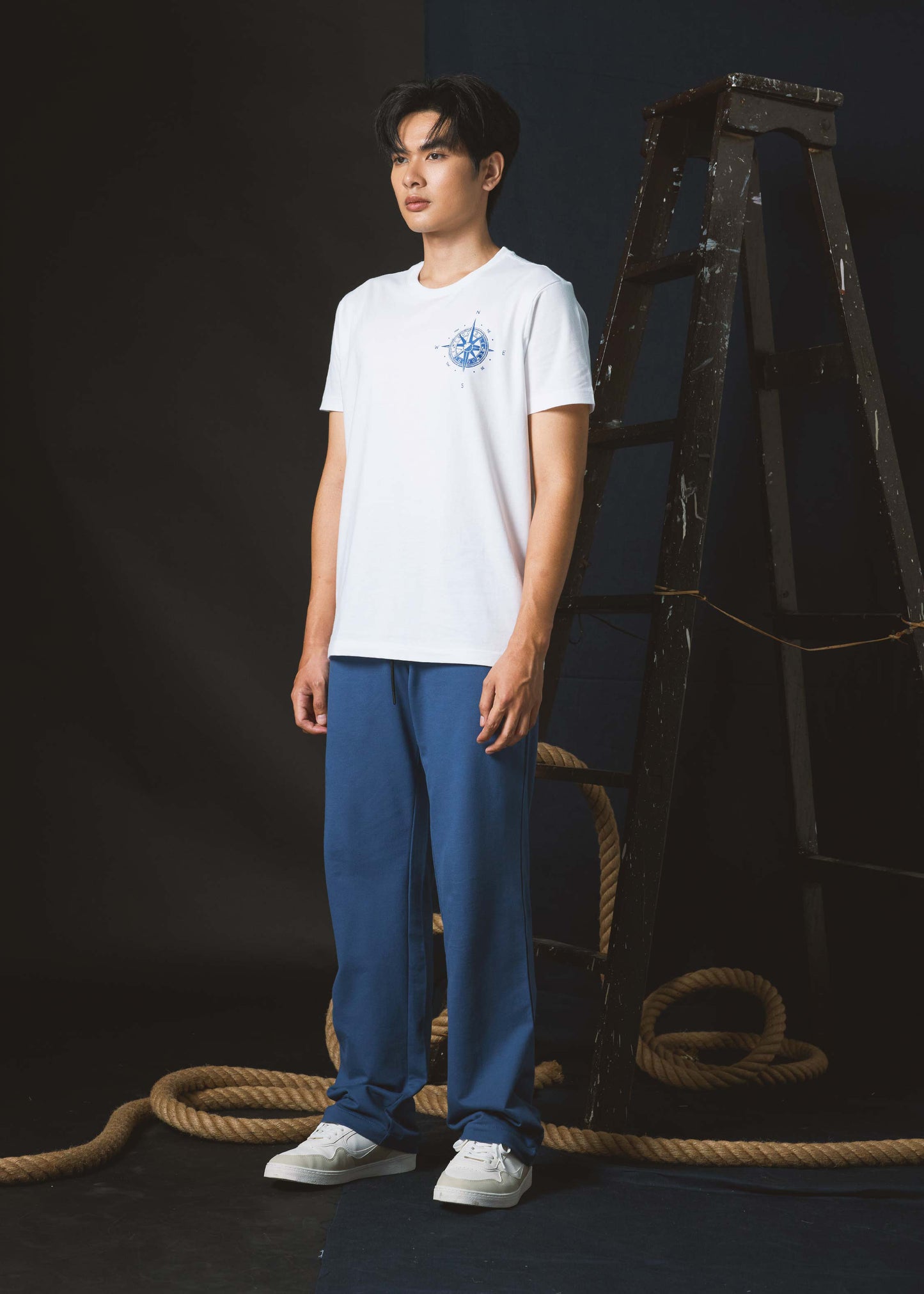 WHITE CUSTOM FIT CREW NECK SHORT SLEEVE T-SHIRT WITH GRAPHIC PRINT