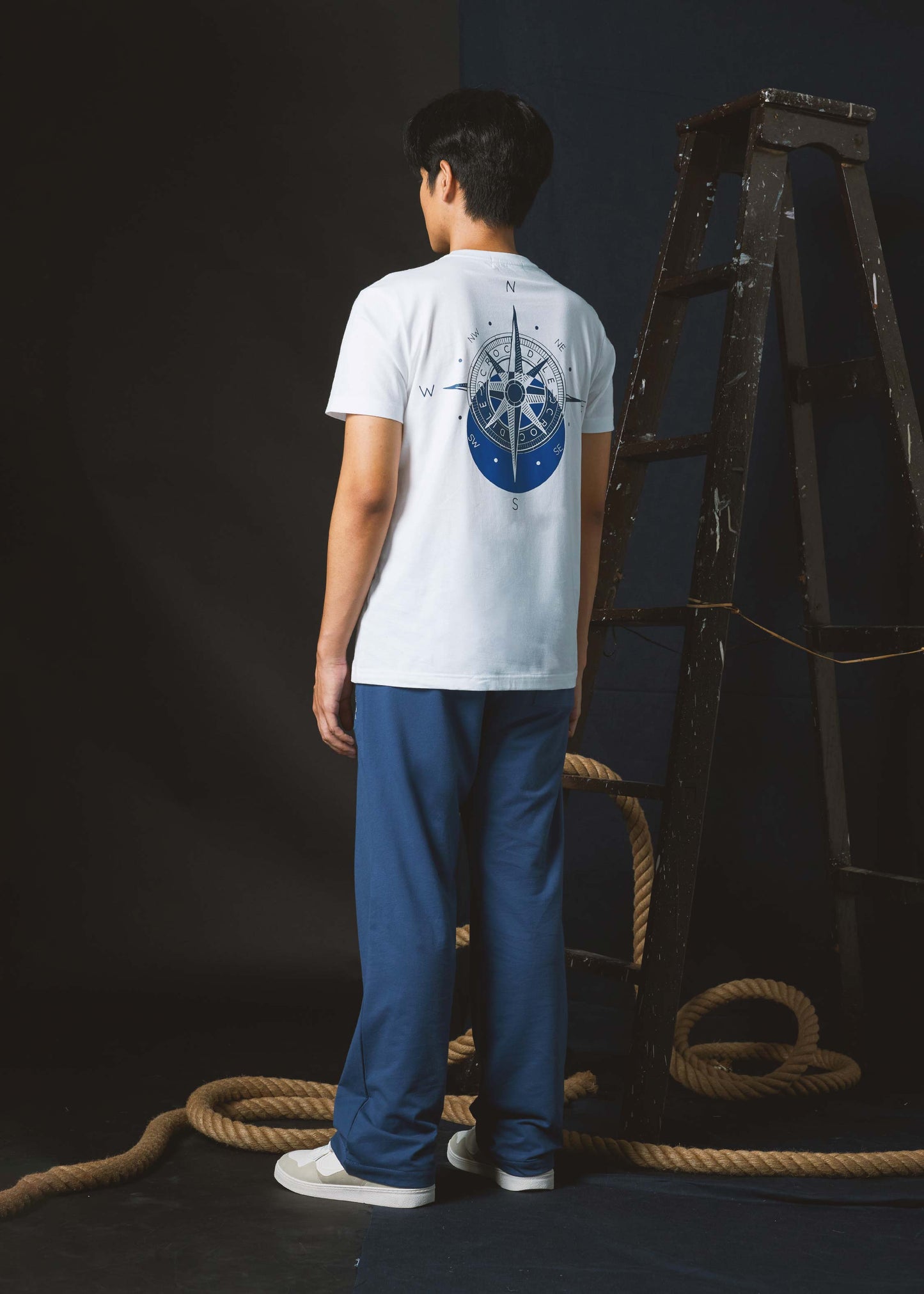 WHITE CUSTOM FIT CREW NECK SHORT SLEEVE T-SHIRT WITH GRAPHIC PRINT