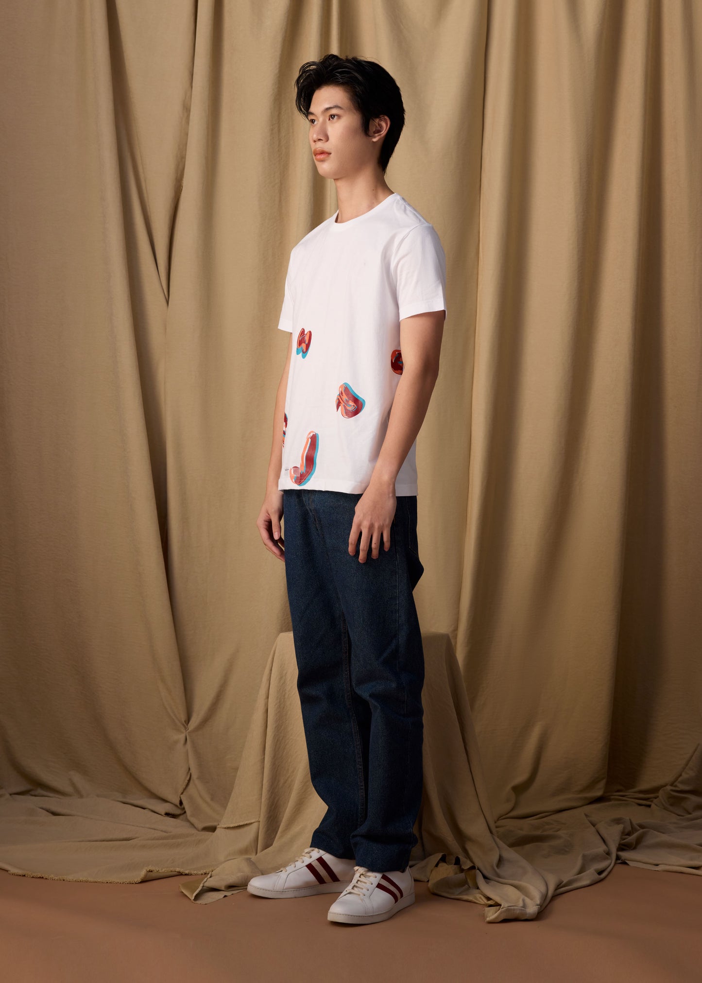 WHITE CUSTOM FIT CREW NECK SHORT SLEEVE T-SHIRT WITH GRAPHIC PRINT