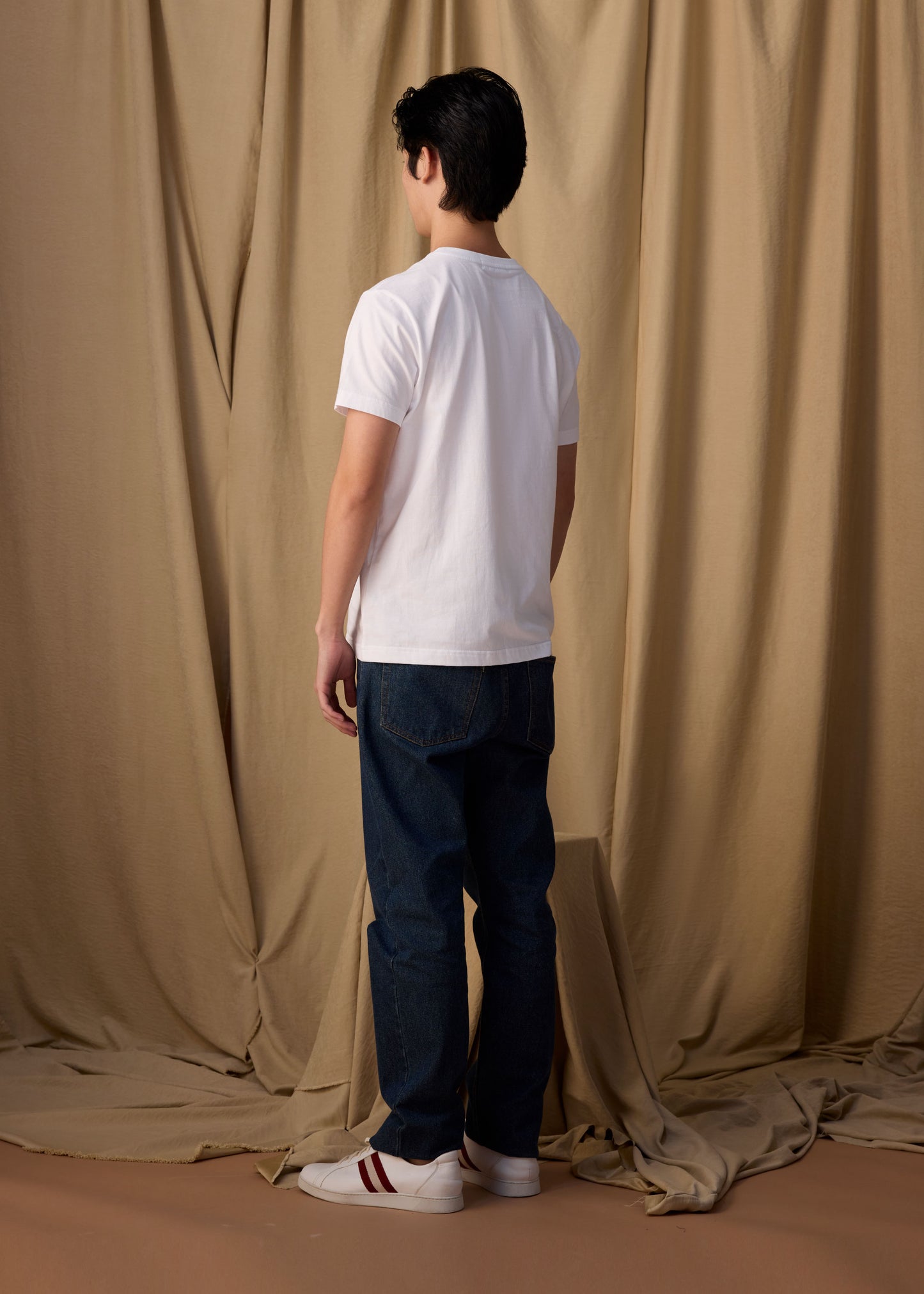 WHITE CUSTOM FIT CREW NECK SHORT SLEEVE T-SHIRT WITH GRAPHIC PRINT