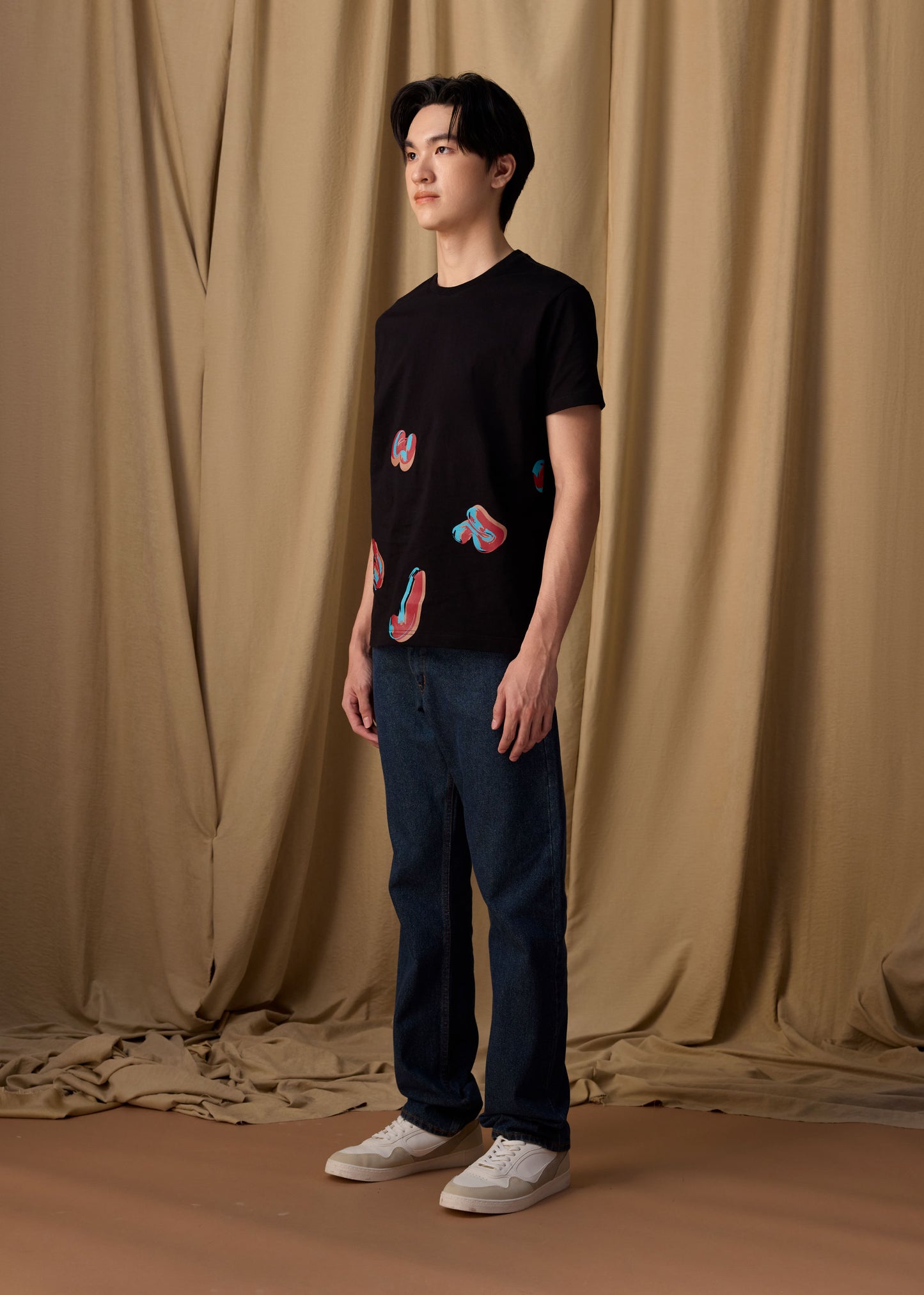 BLACK  CUSTOM FIT CREW NECK SHORT SLEEVE T-SHIRT WITH  GRAPHIC PRINT