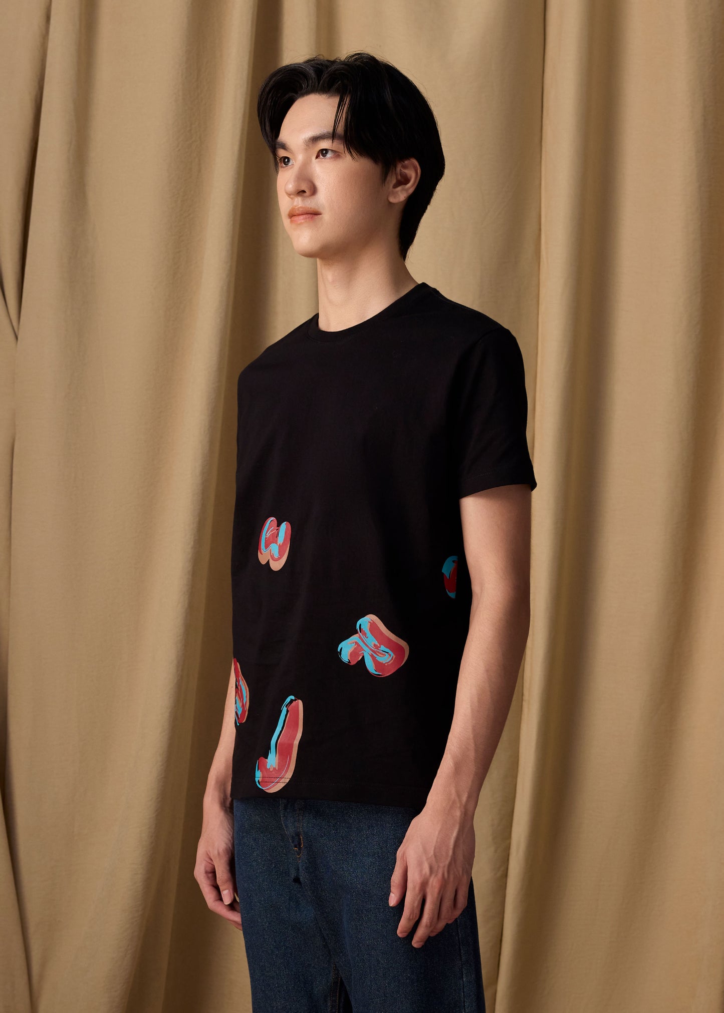 BLACK  CUSTOM FIT CREW NECK SHORT SLEEVE T-SHIRT WITH  GRAPHIC PRINT