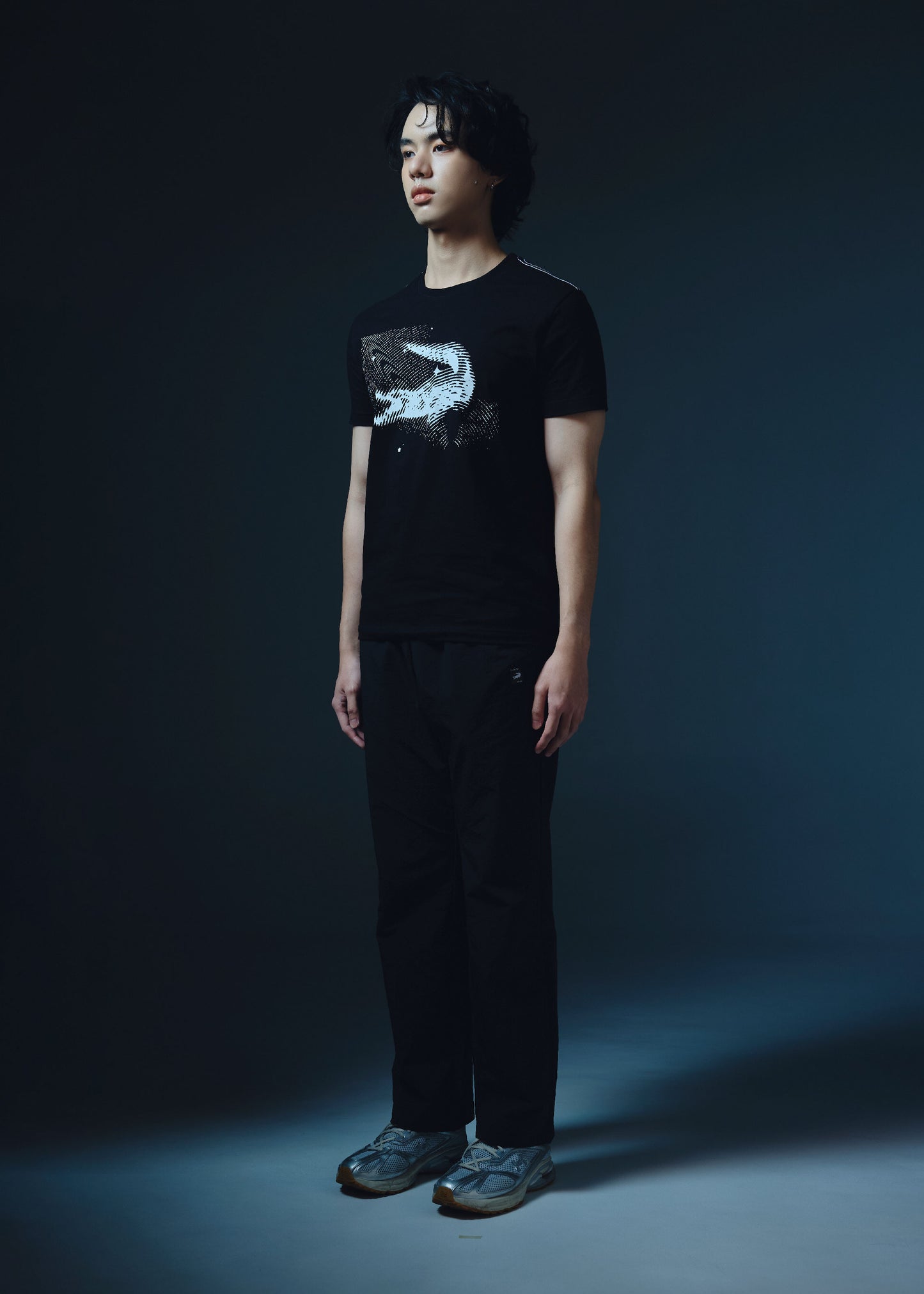 BLACK CUSTOM FIT CREW NECK SHORT SLEEVE T-SHIRT WITH GRAPHIC PRINT