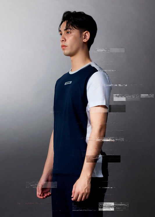 เสื้อยืดคอกลมคัลเลอร์บล็อคทรงคัสตอมฟิตพร้อมโลโก้ยาง