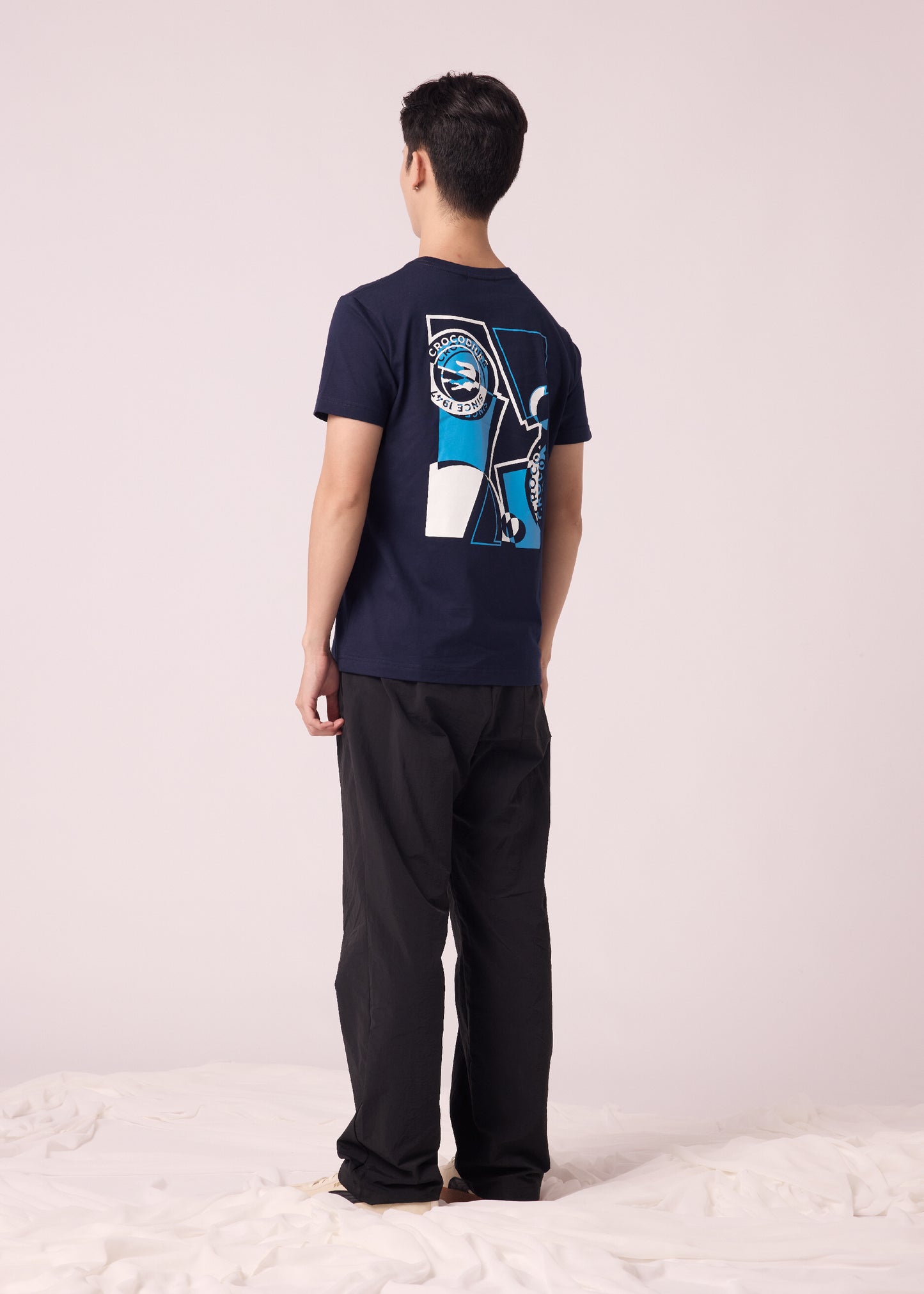 NAVY CUSTOM FIT CREW NECK SHORT SLEEVE T-SHIRT WITH GRAPHIC PRINT