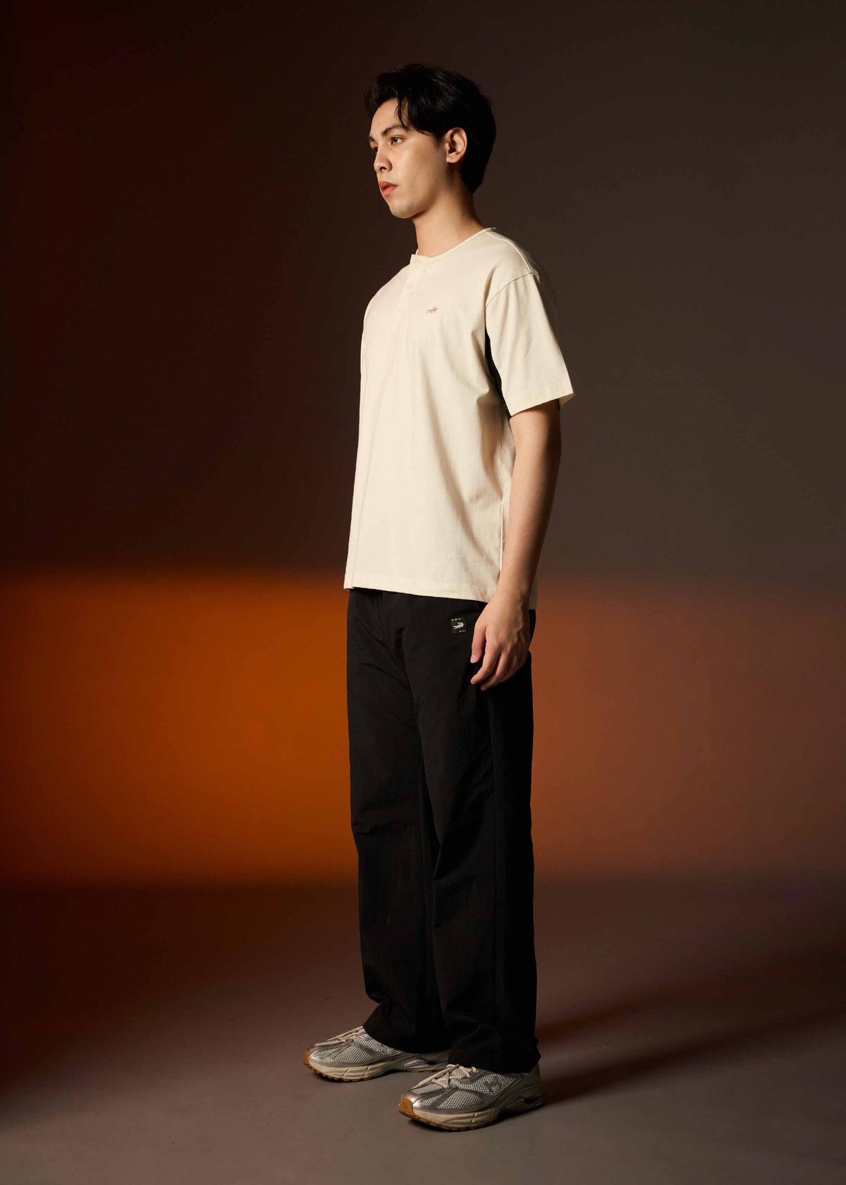 เสื้อยืดคอกลมคัลเลอร์บล็อคทรงคัสตอมฟิต