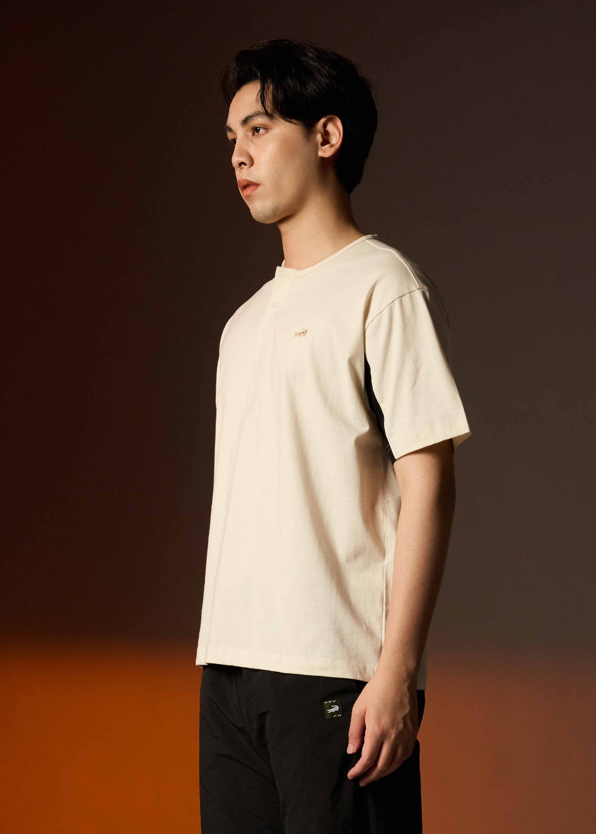 เสื้อยืดคอกลมคัลเลอร์บล็อคทรงคัสตอมฟิต