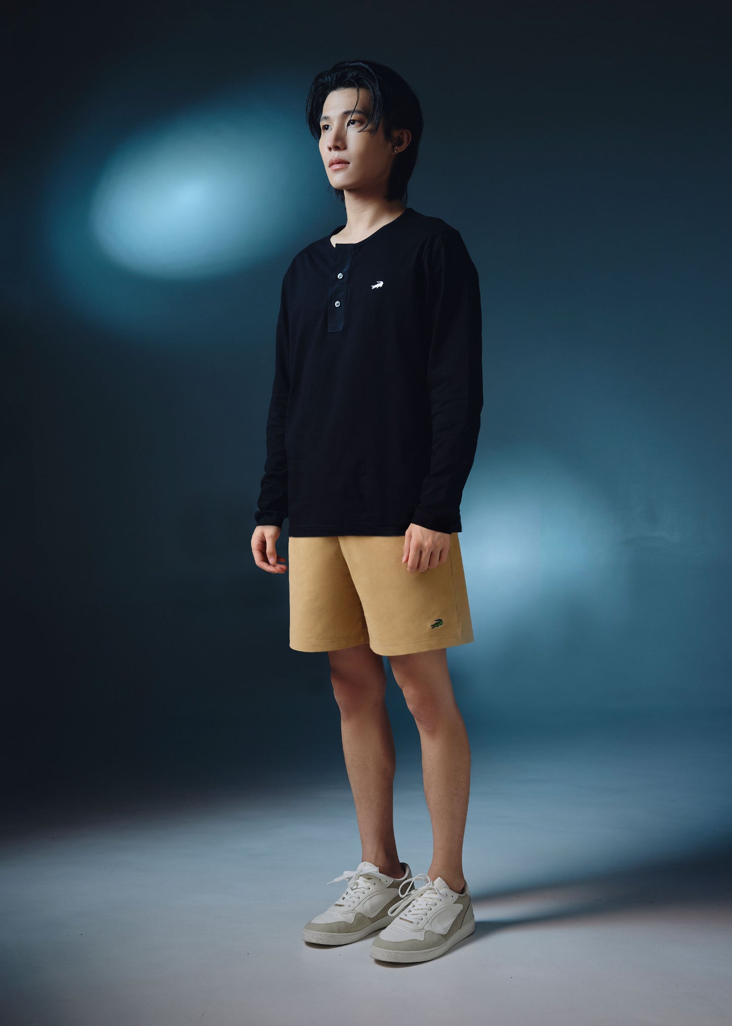 เสื้อยืดคอกลมแขนยาวสีดำทรงคัสตอมฟิต