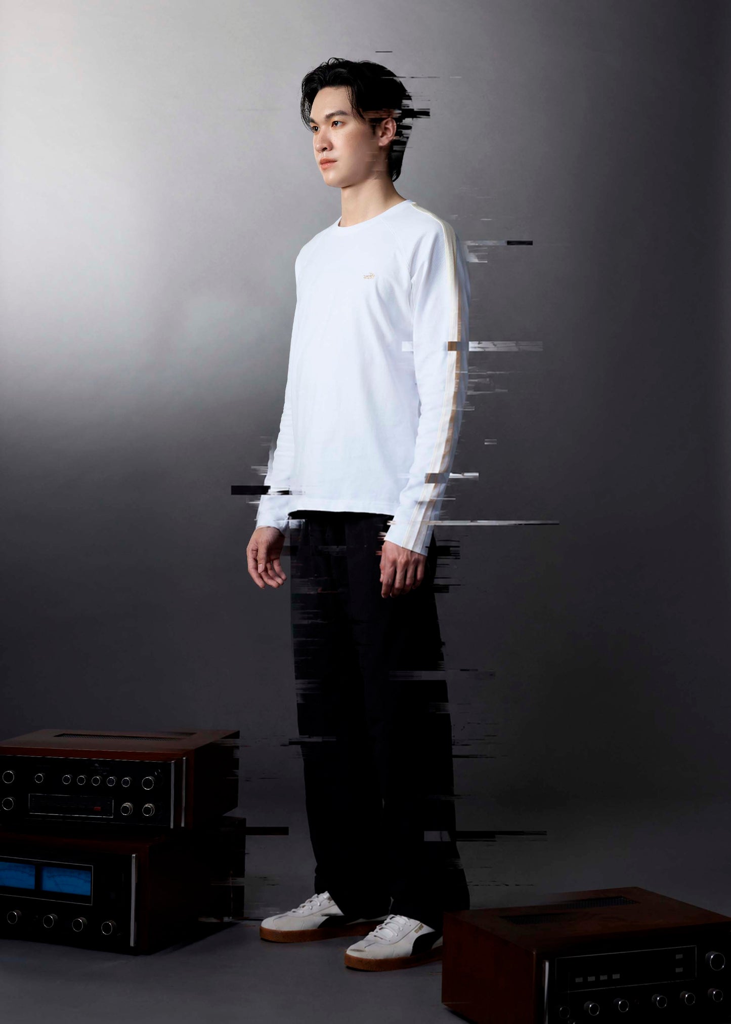 เสื้อยืดคอกลมแขนยาวคัลเลอร์บล็อคทรงคัสตอมฟิต