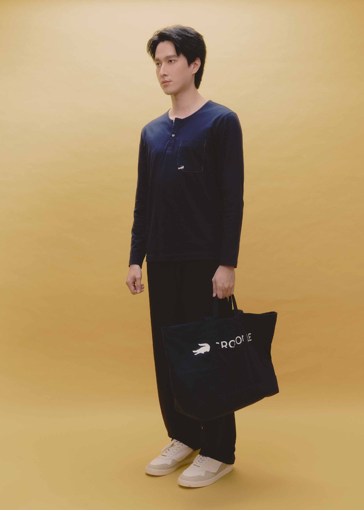 NAVY CUSTOM FIT CREW NECK LONG SLEEVE T-SHIRT