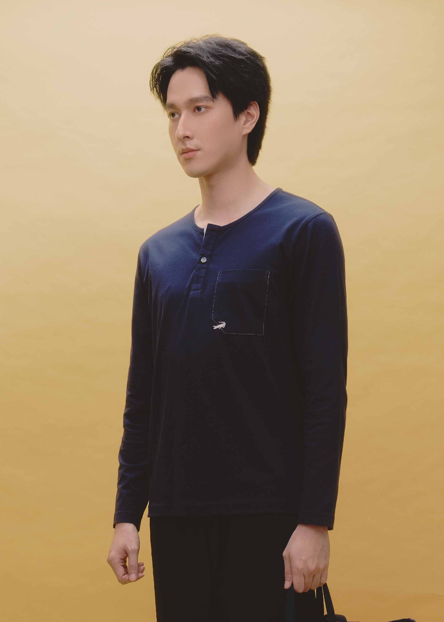 NAVY CUSTOM FIT CREW NECK LONG SLEEVE T-SHIRT
