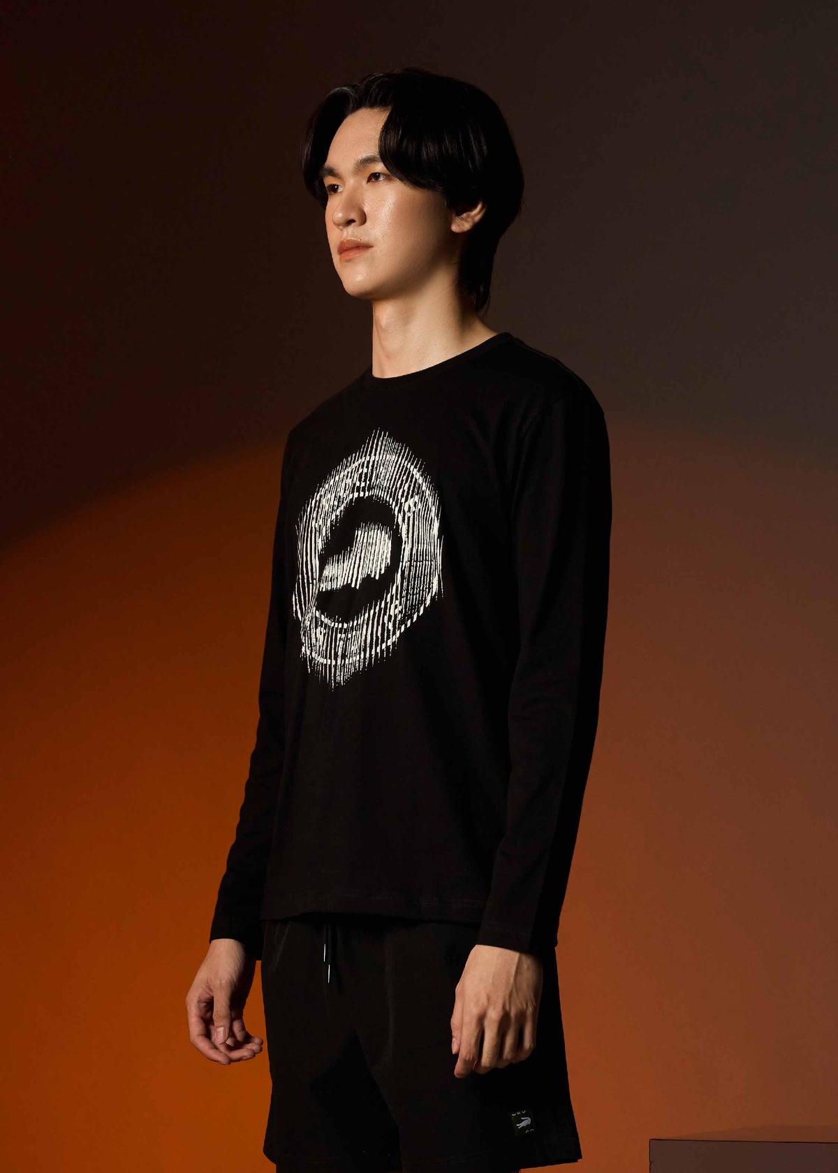 BLACK CUSTOM FIT CREW NECK LONG SLEEVE T-SHIRT WITH GRAPHIC PRINT