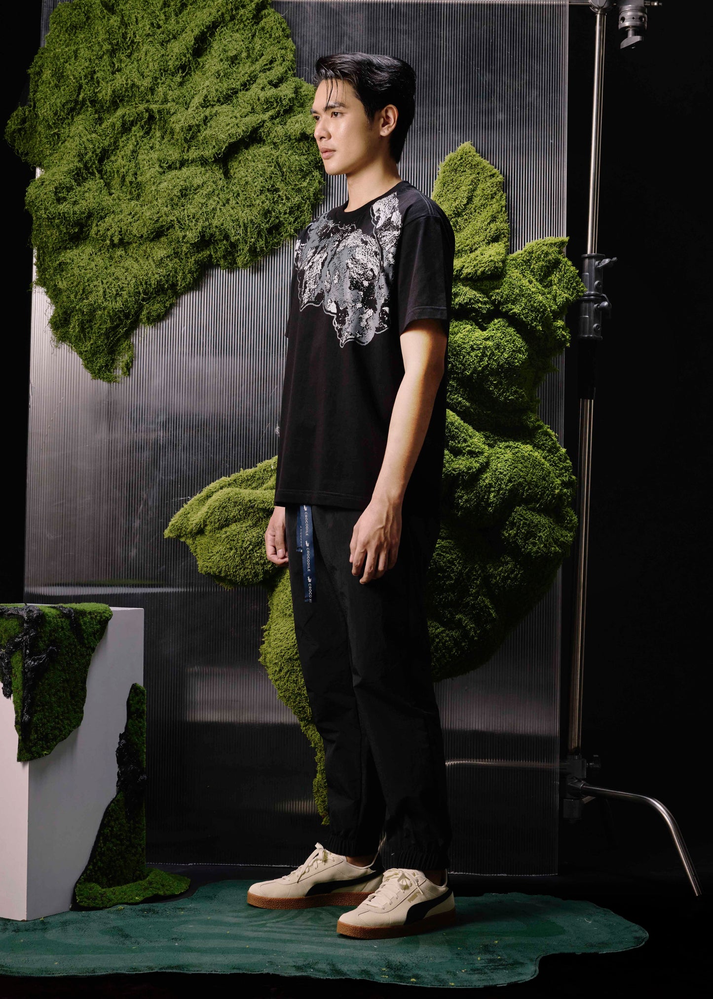 BLACK OVERSIZED CREW NECK SHORT SLEEVE T-SHIRT WITH GRAPHIC PRINT